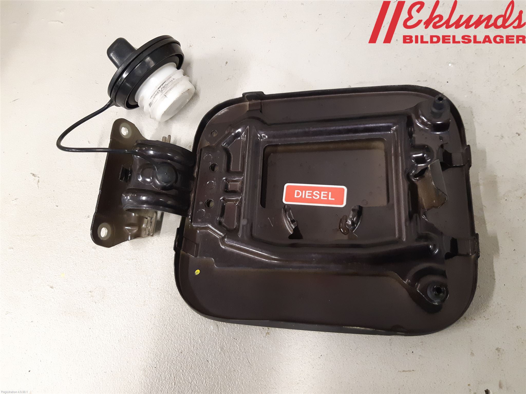 Nissan QASHQAI+2  10-14 Tanklucka