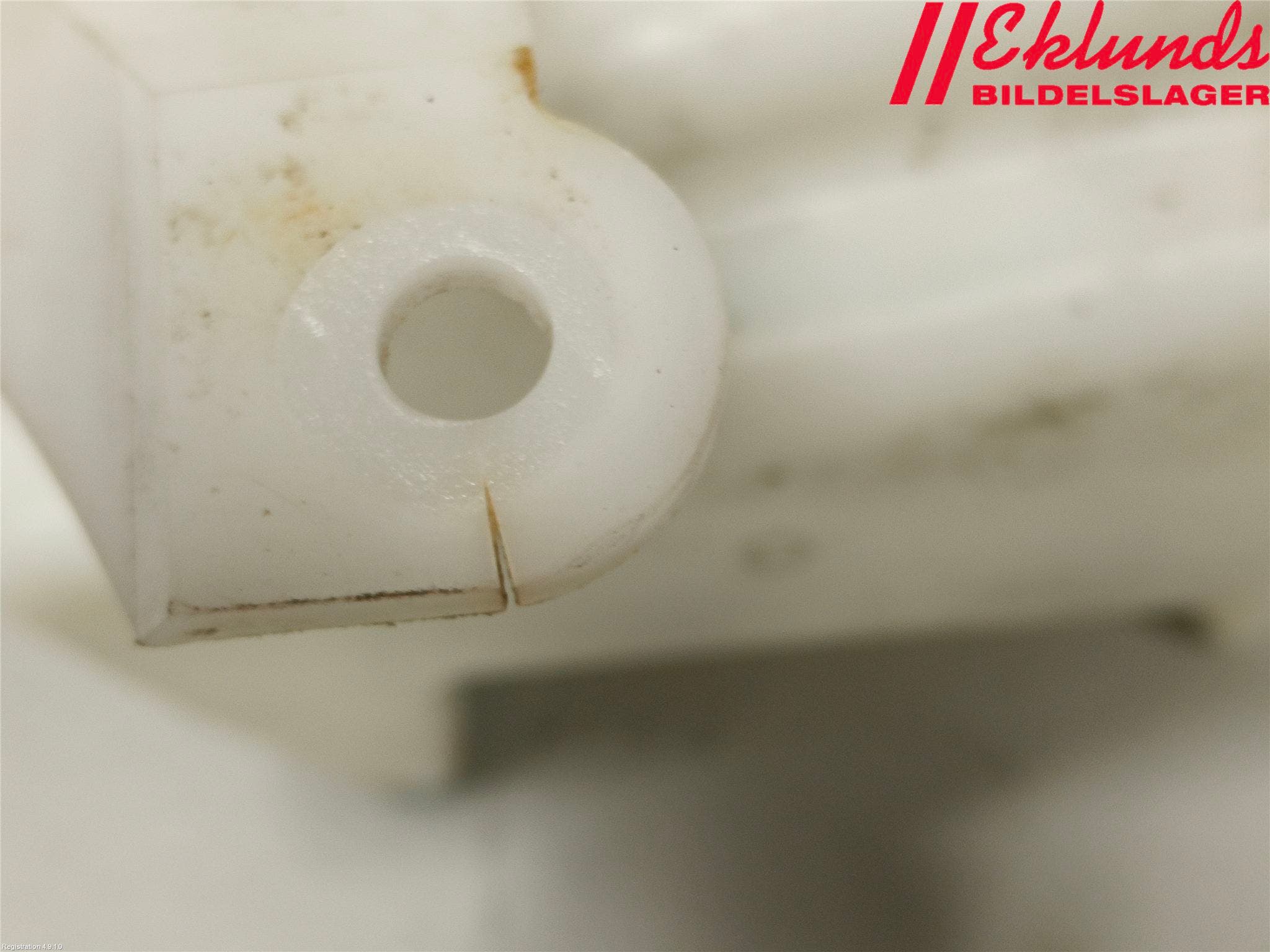 Toyota YARIS XP130 12-14 Spolartank Vindruta