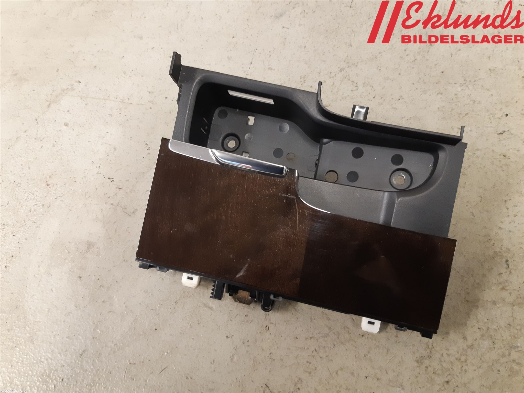Volvo XC90/RECHARGE 16- Instrumentbräda Förvaringsfack