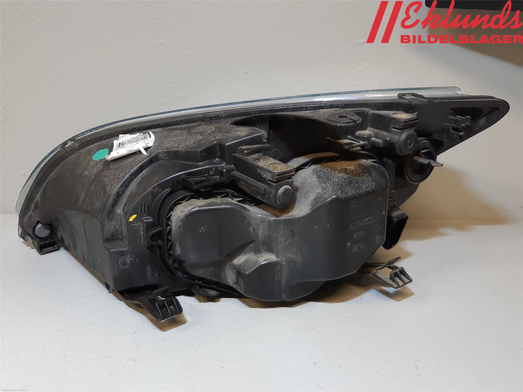 Ford FOCUS     04-07 Strålkastare Höger