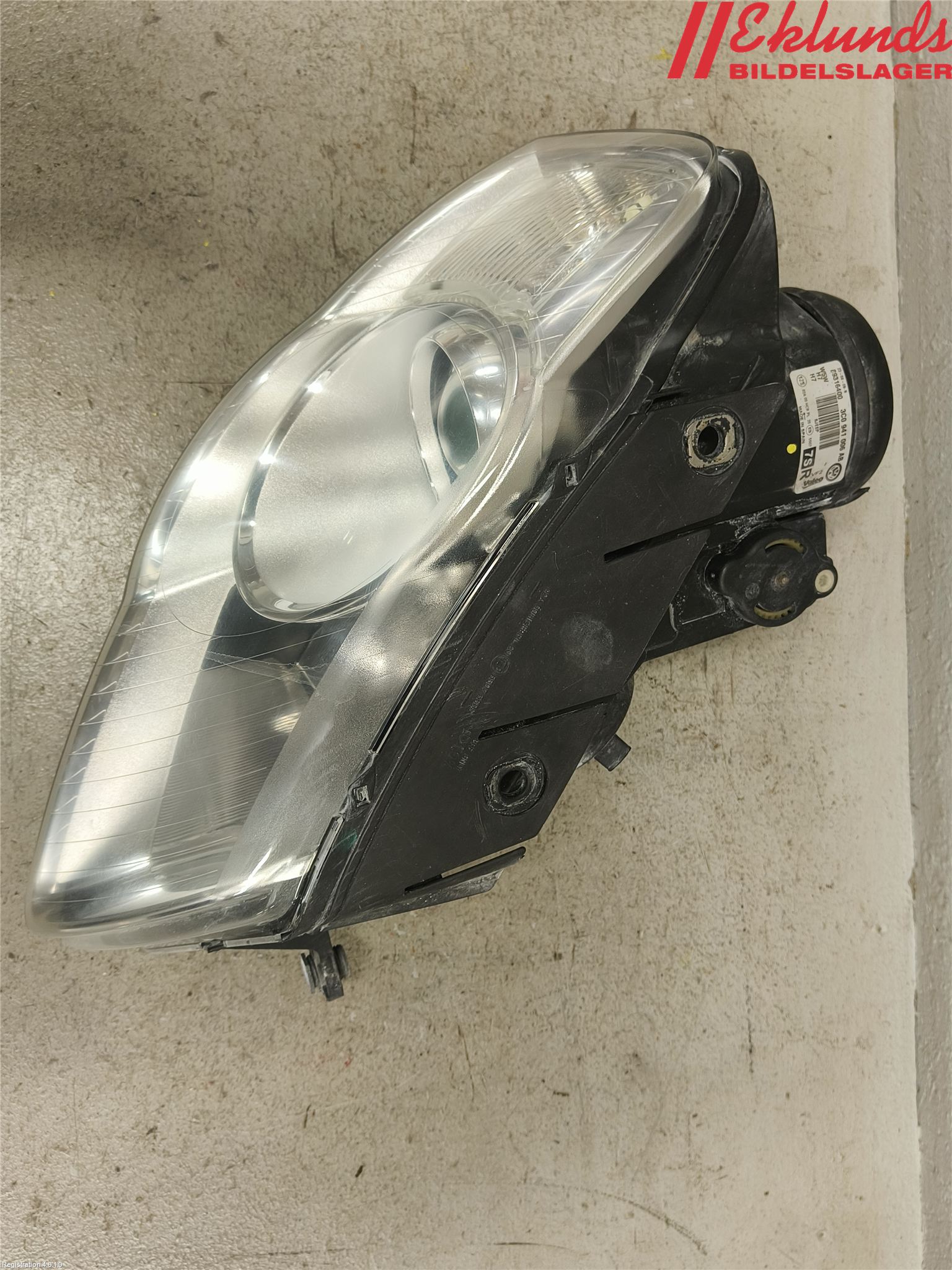 Volkswagen VW PASSAT 05-11 Strålkastare Höger