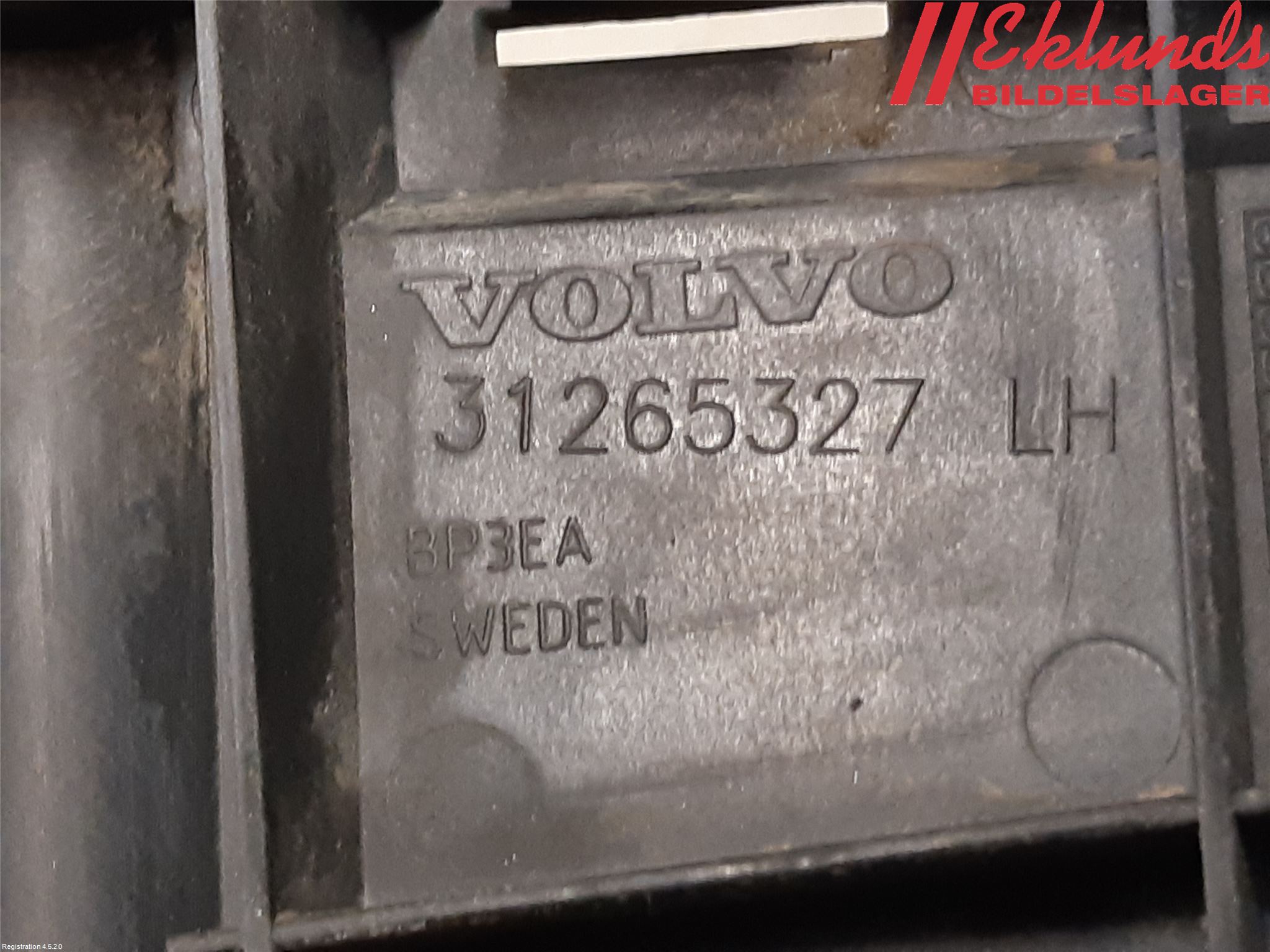 Volvo V70 14-16 Stötfångarfäste Bak Vä