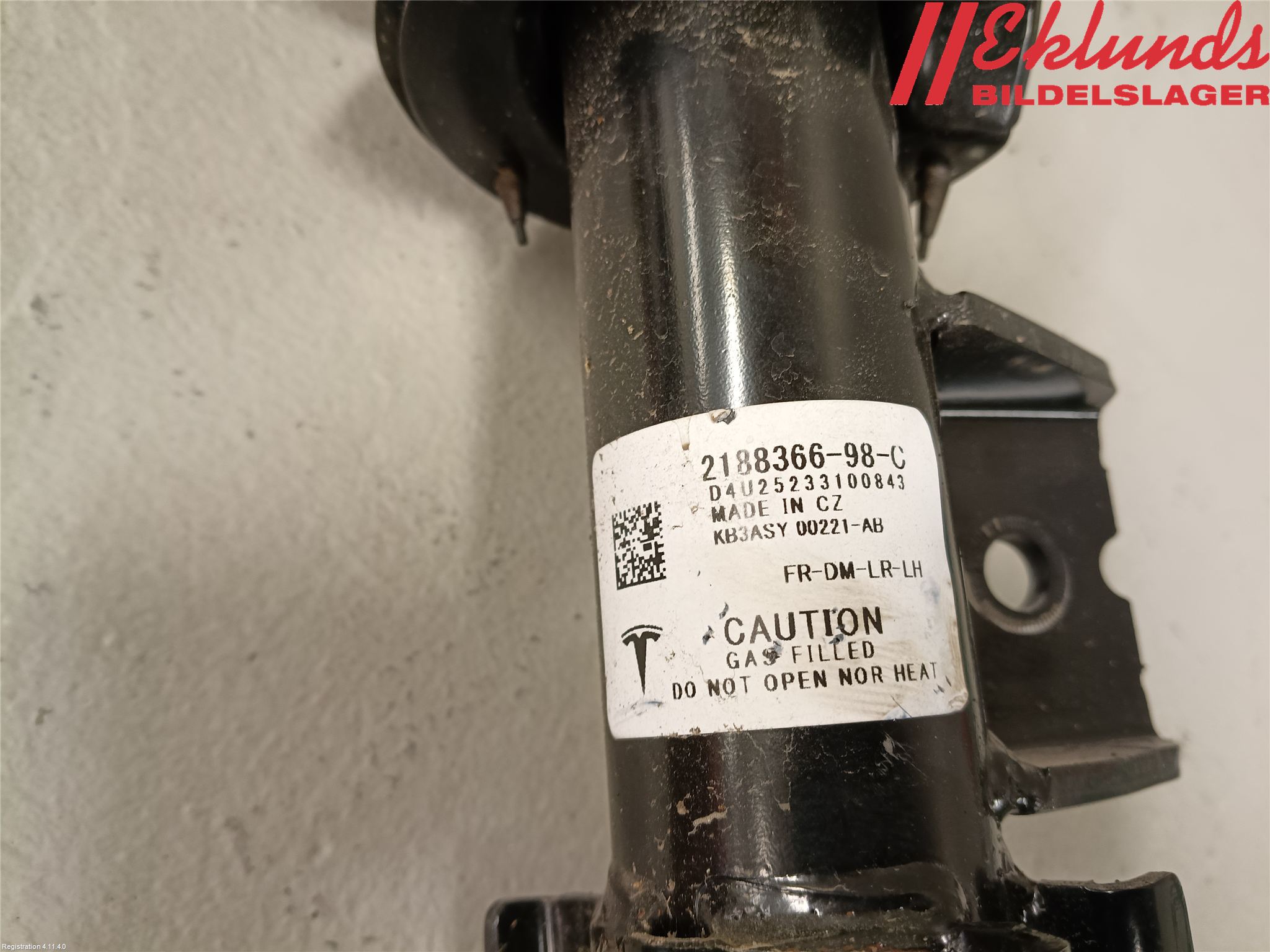 Tesla MODEL Y 21- Fjäderben Fram Vänster