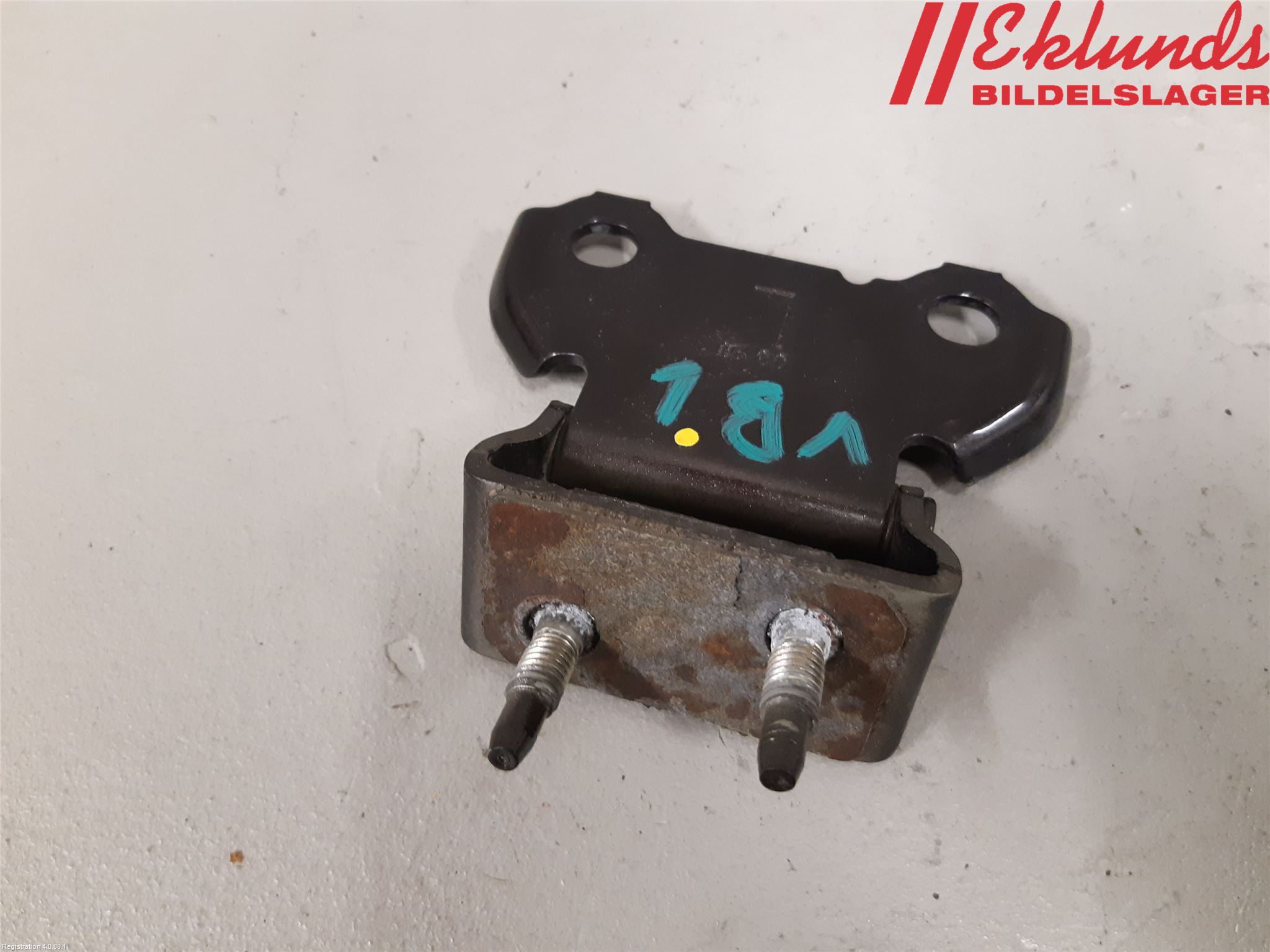 Toyota COROLLA 19- Bakluckegångjärn Vä