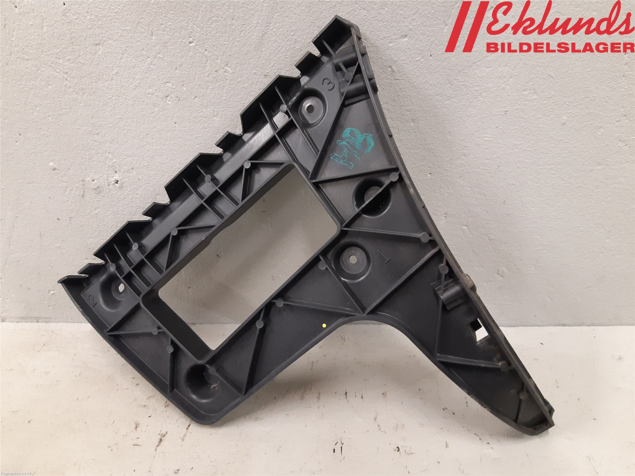 Audi A5 07-16 Stötfångarfäste Bak Hö