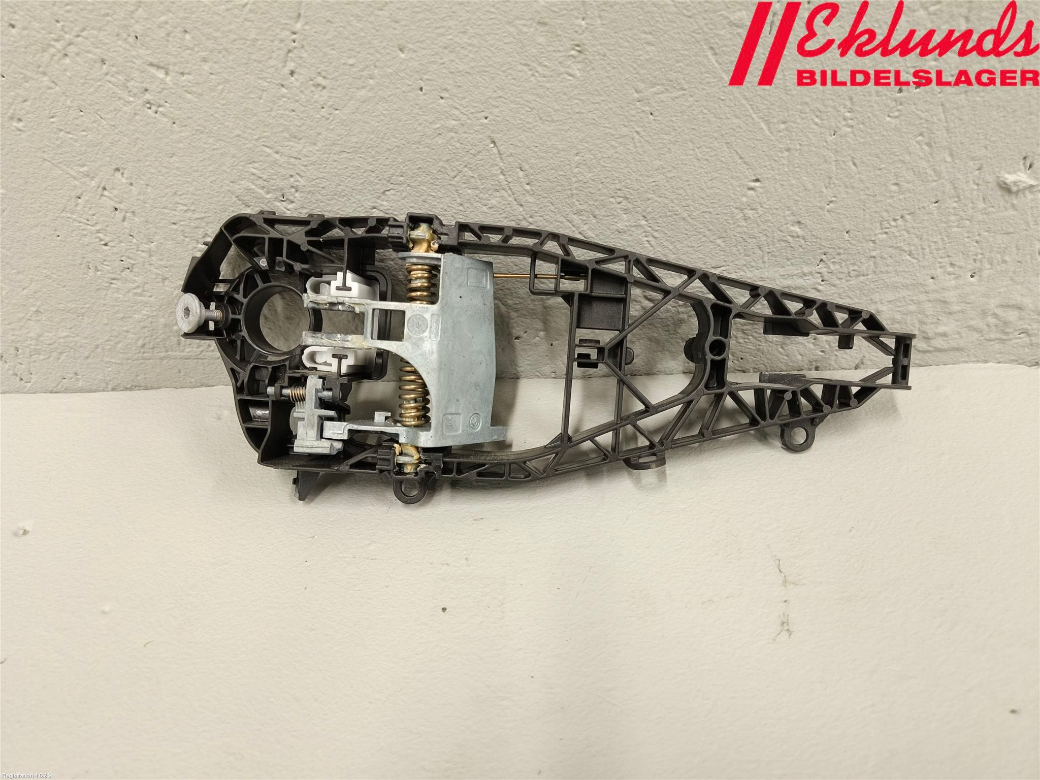 BMW X1 F48 15-22 Dörrhandtag Yttre Vä