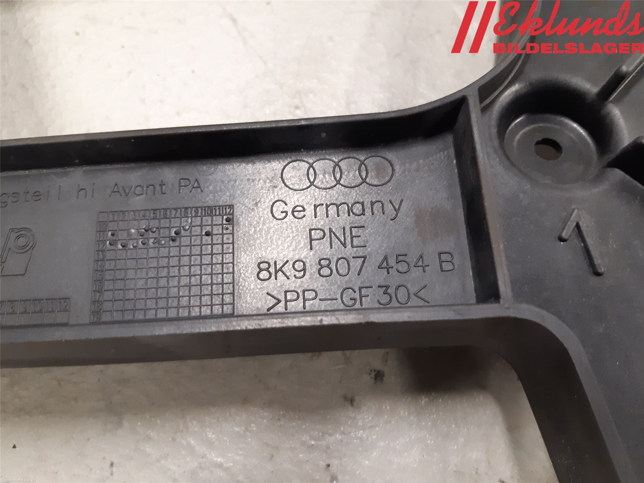 Audi A4 12-15 Stötfångarfäste Bak Hö