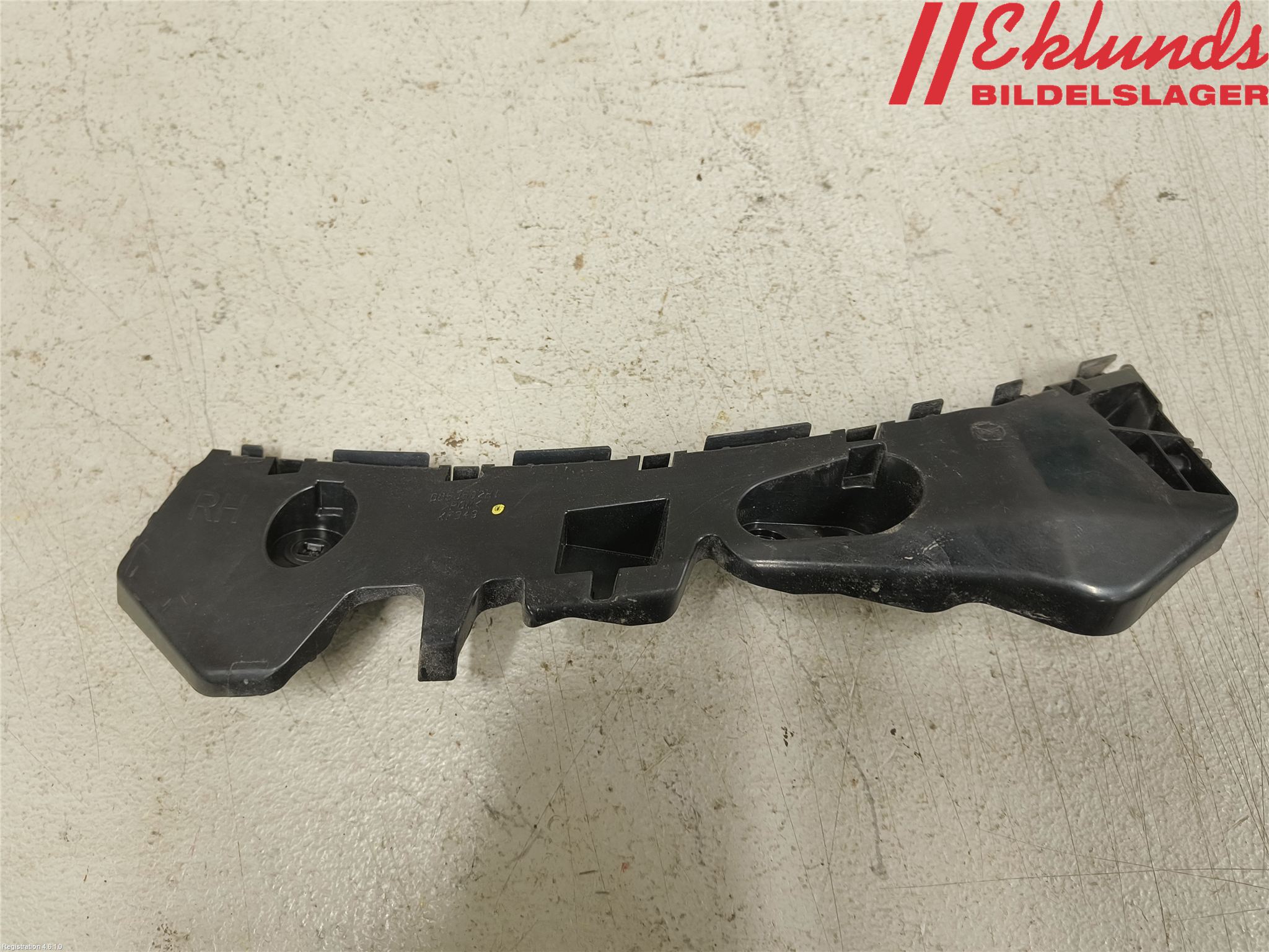Mazda 2 (DJ) 15-22 Stötfångarfäste Bak Hö