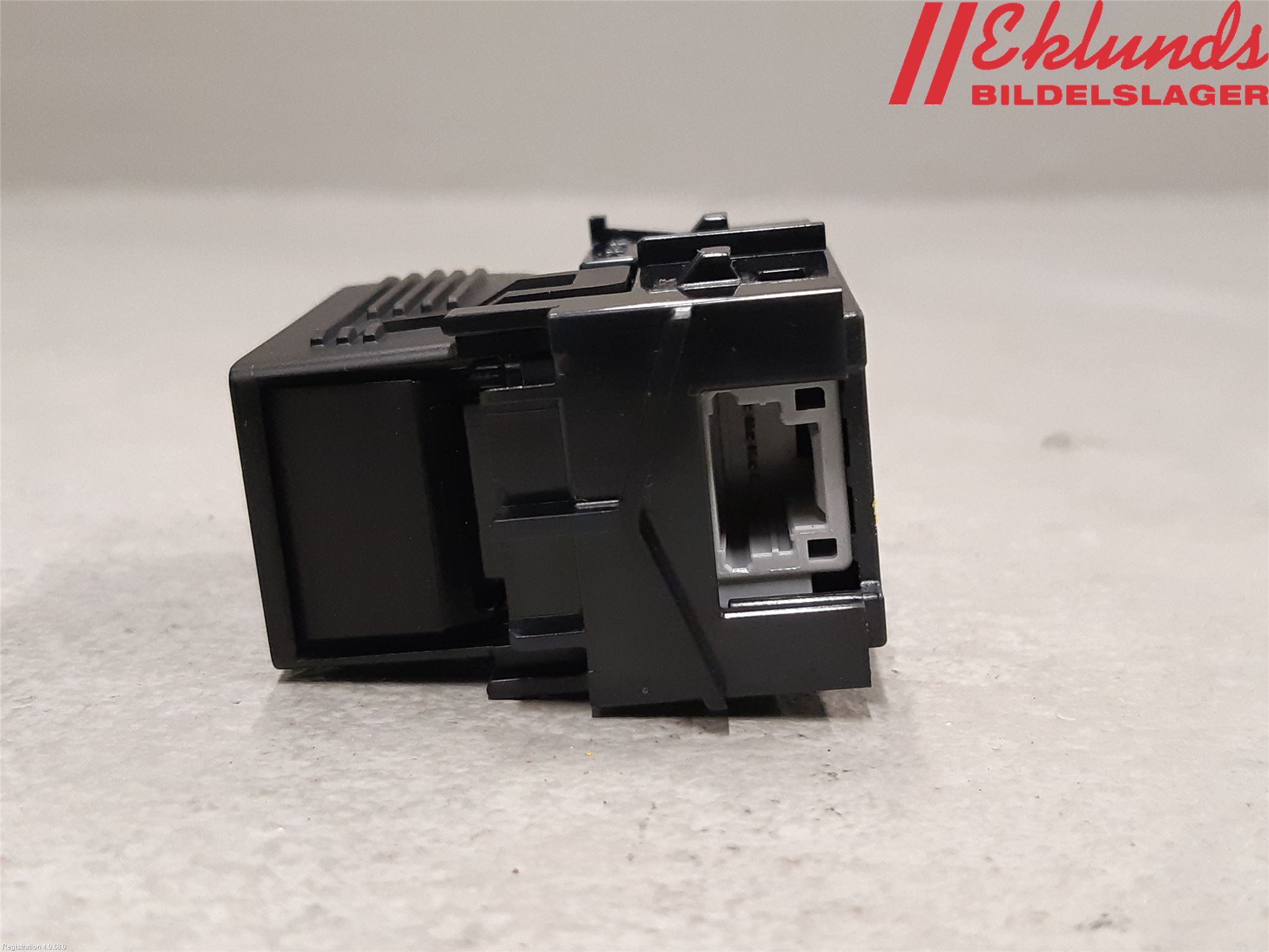 Mazda CX-30 20- Strömställare Elhiss