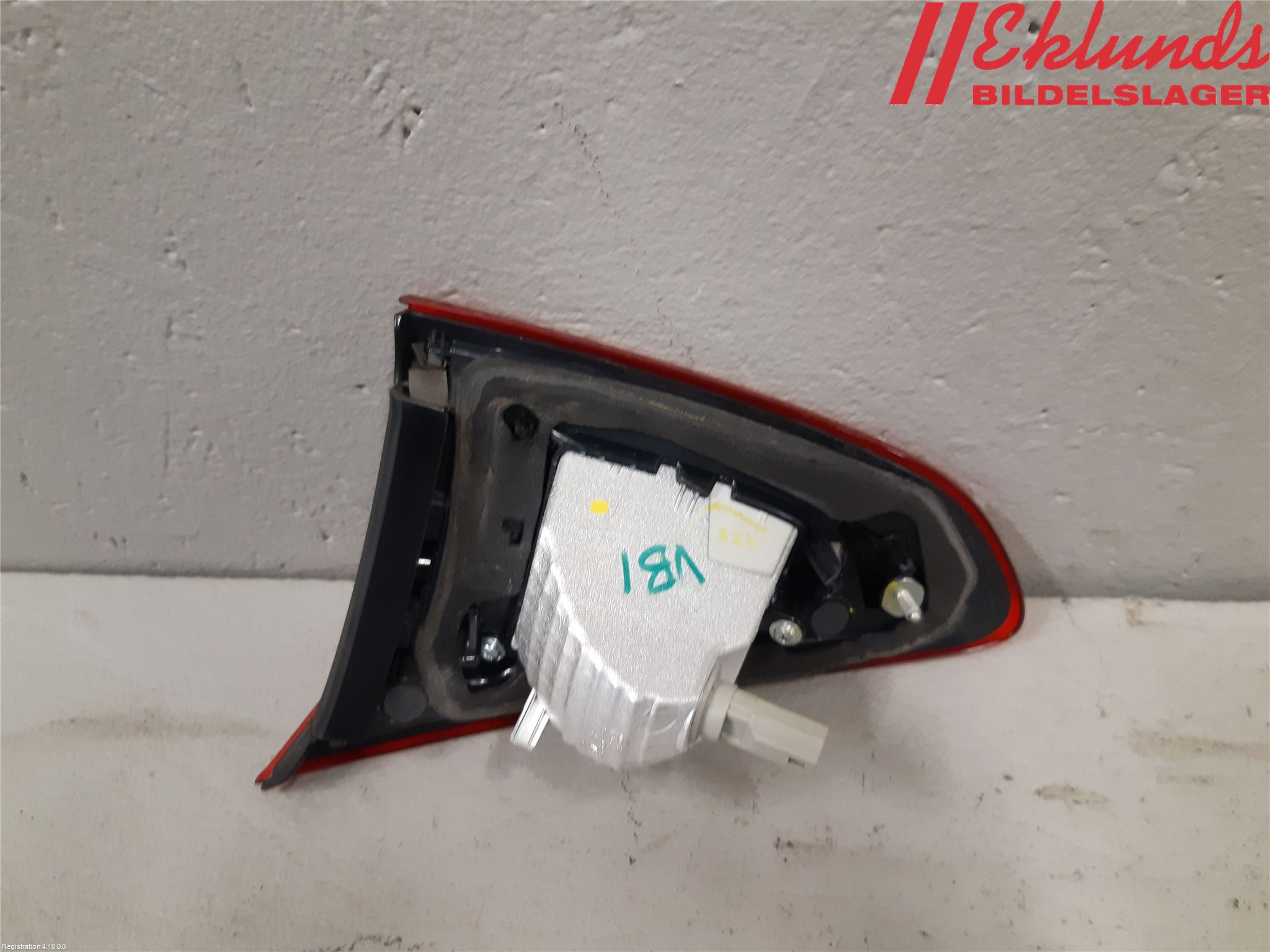 Mazda 2 (DJ) 15-22 Bakljus Lucka Vä