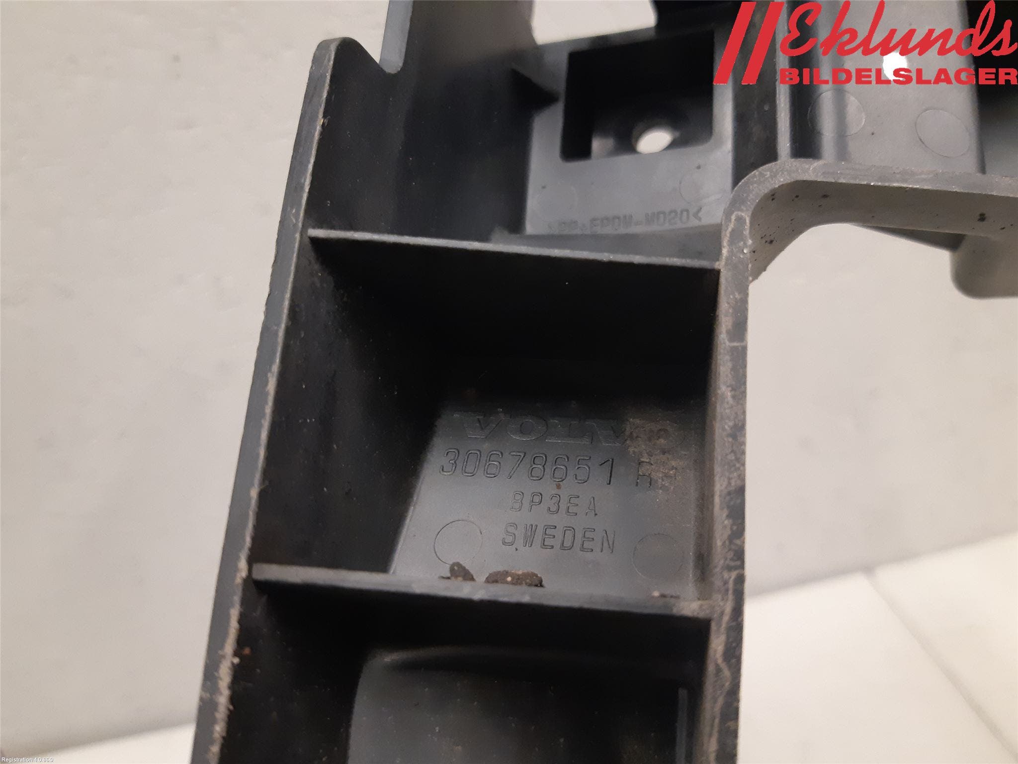 Volvo V70 08-13 Stötfångarfäste Bak Hö