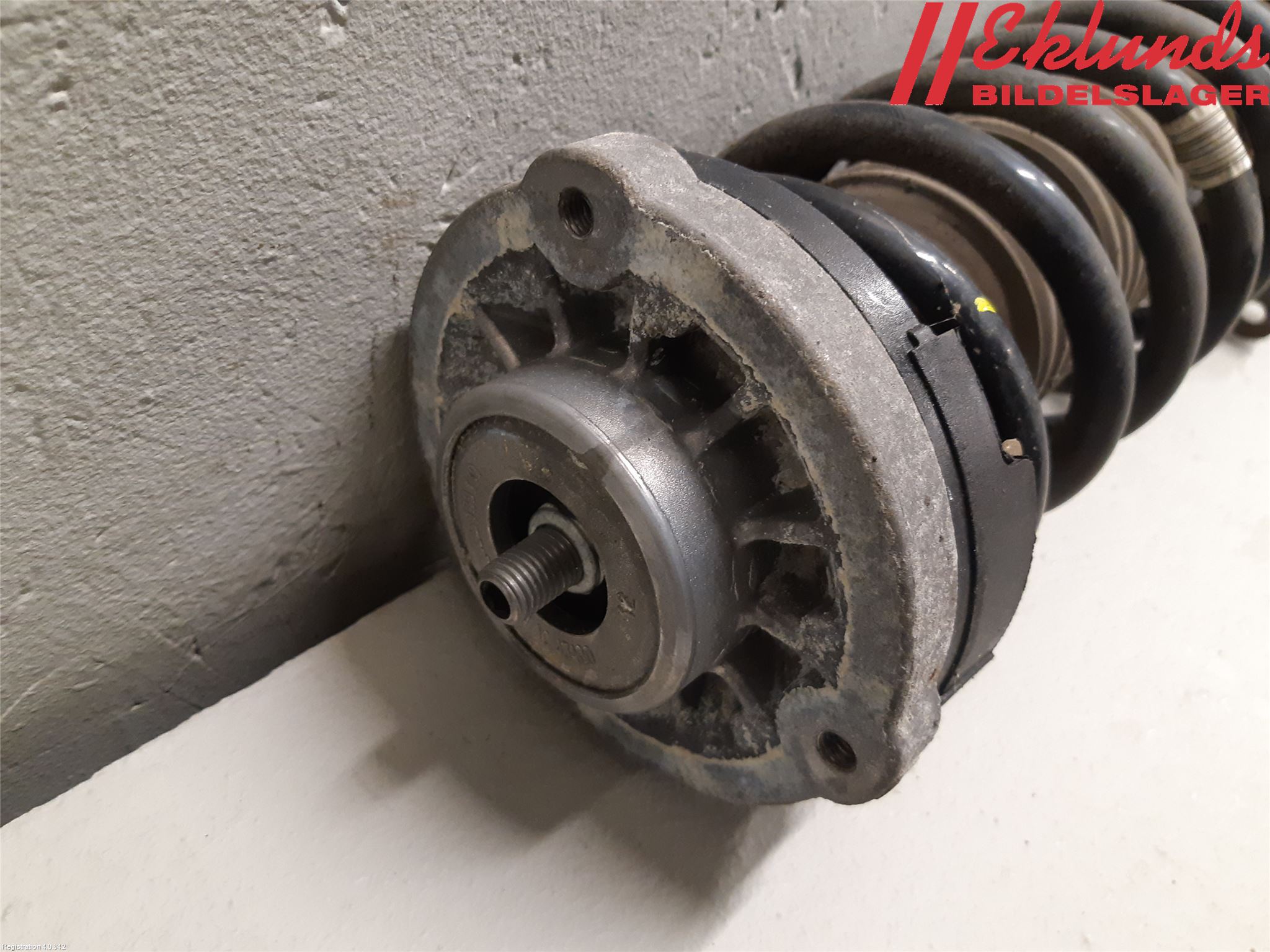 BMW 5 F10/F11/F18 09-17 Fjäderben Fram Höger