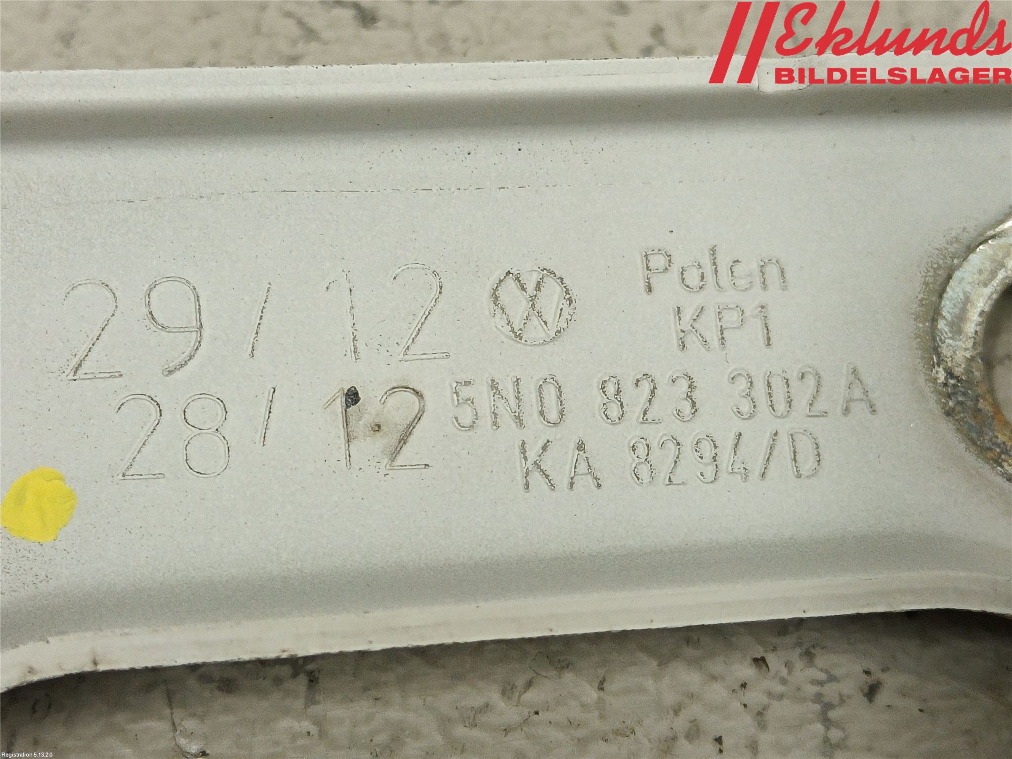 Volkswagen VW TIGUAN 07-16 Huvgångjärn