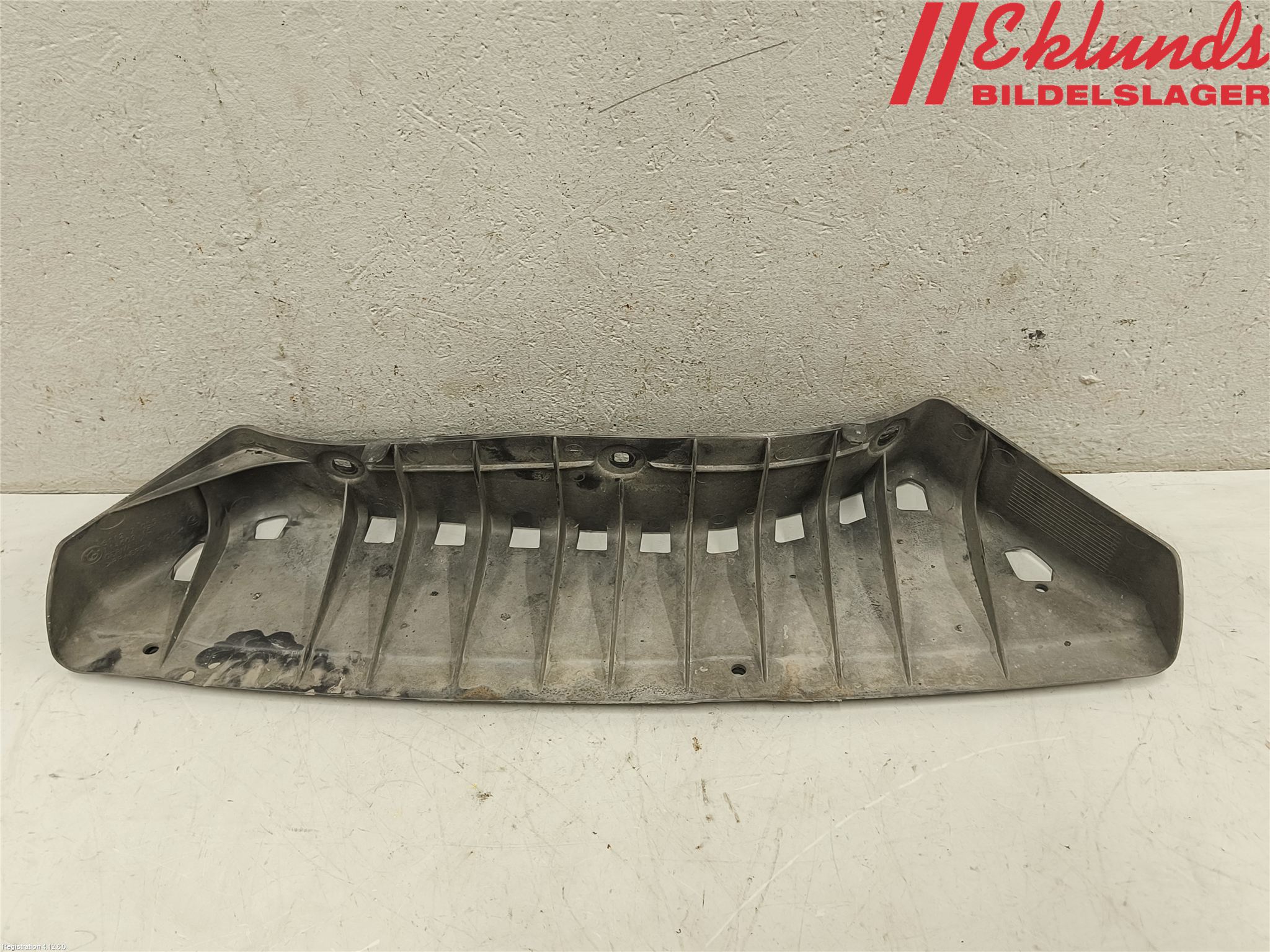 BMW 6 E63/64    02-10 Stötfångardel Bak Mitt