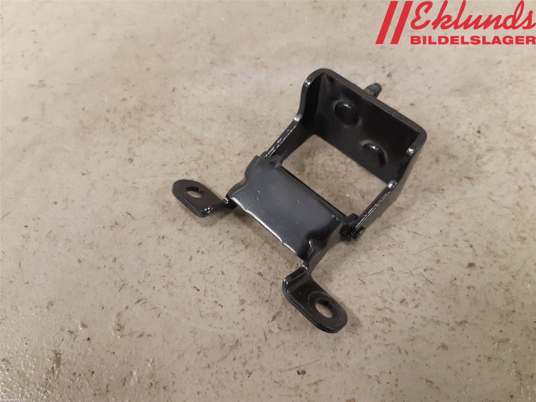 Volvo V90 17->> Bakluckegångjärn Hö