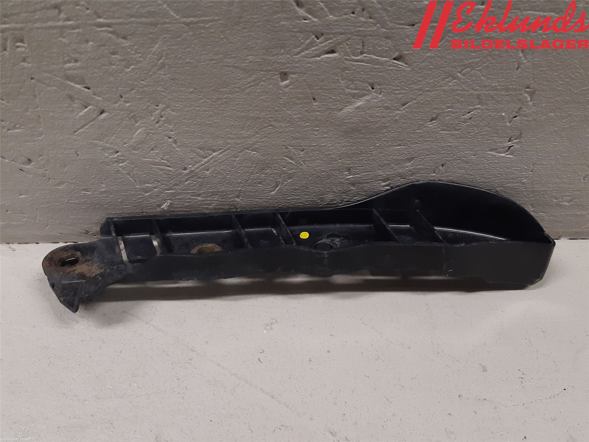 BMW 5 E60/61 Sed/Tou 02-10 Stötfångarfäste Fram Hö