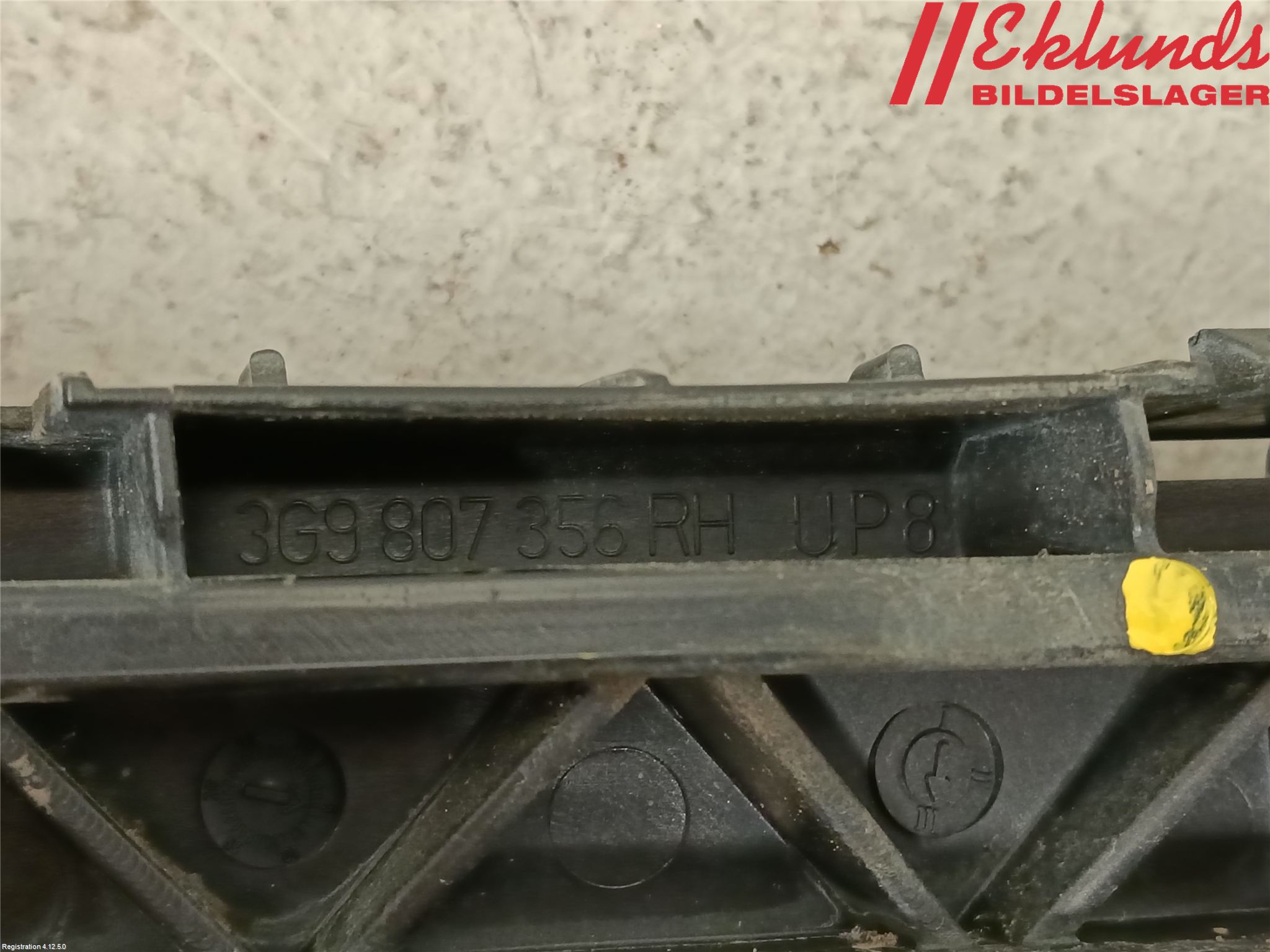 Volkswagen VW PASSAT 15-19 Stötfångarfäste Bak Hö