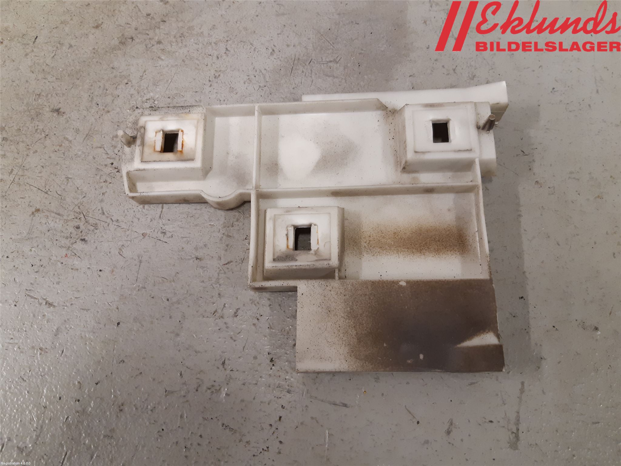 Volvo S70/V70/XC  97-00 Stötfångarfäste Fram Vä