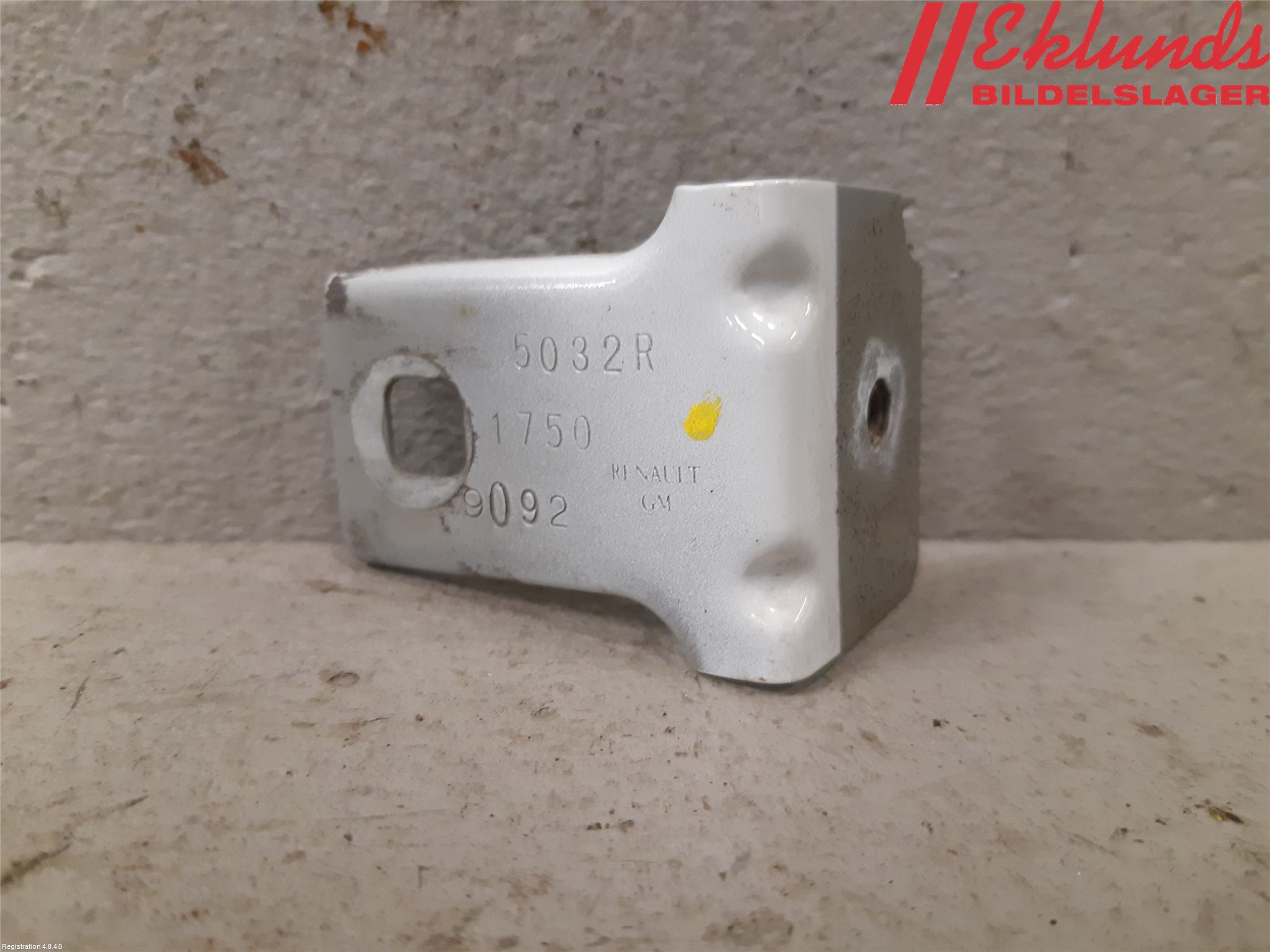 Fiat TALENTO 16- Skärmfäste Fram Hö