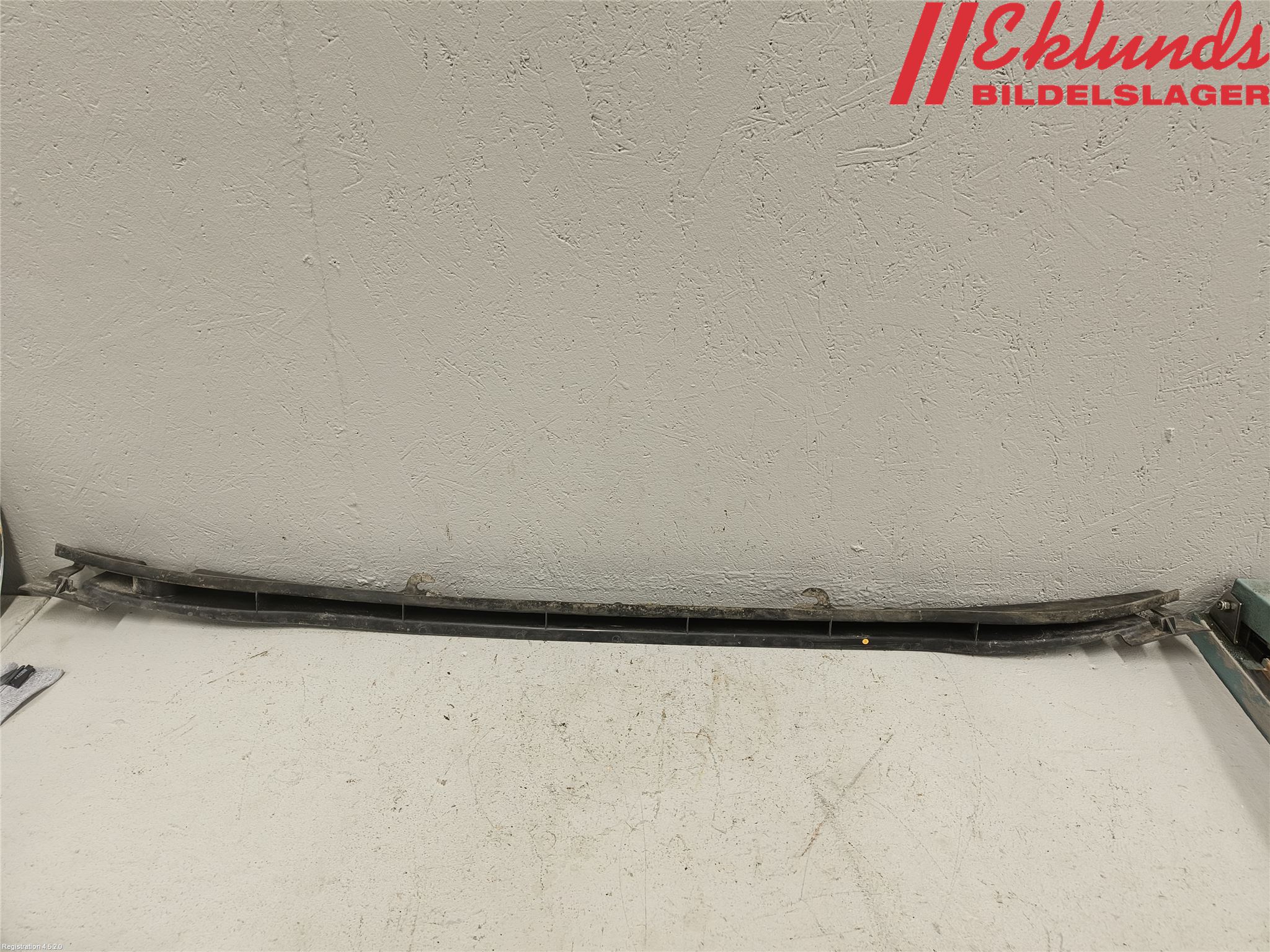 Volvo V70 08-13 Stötfångardel Bak Mitt
