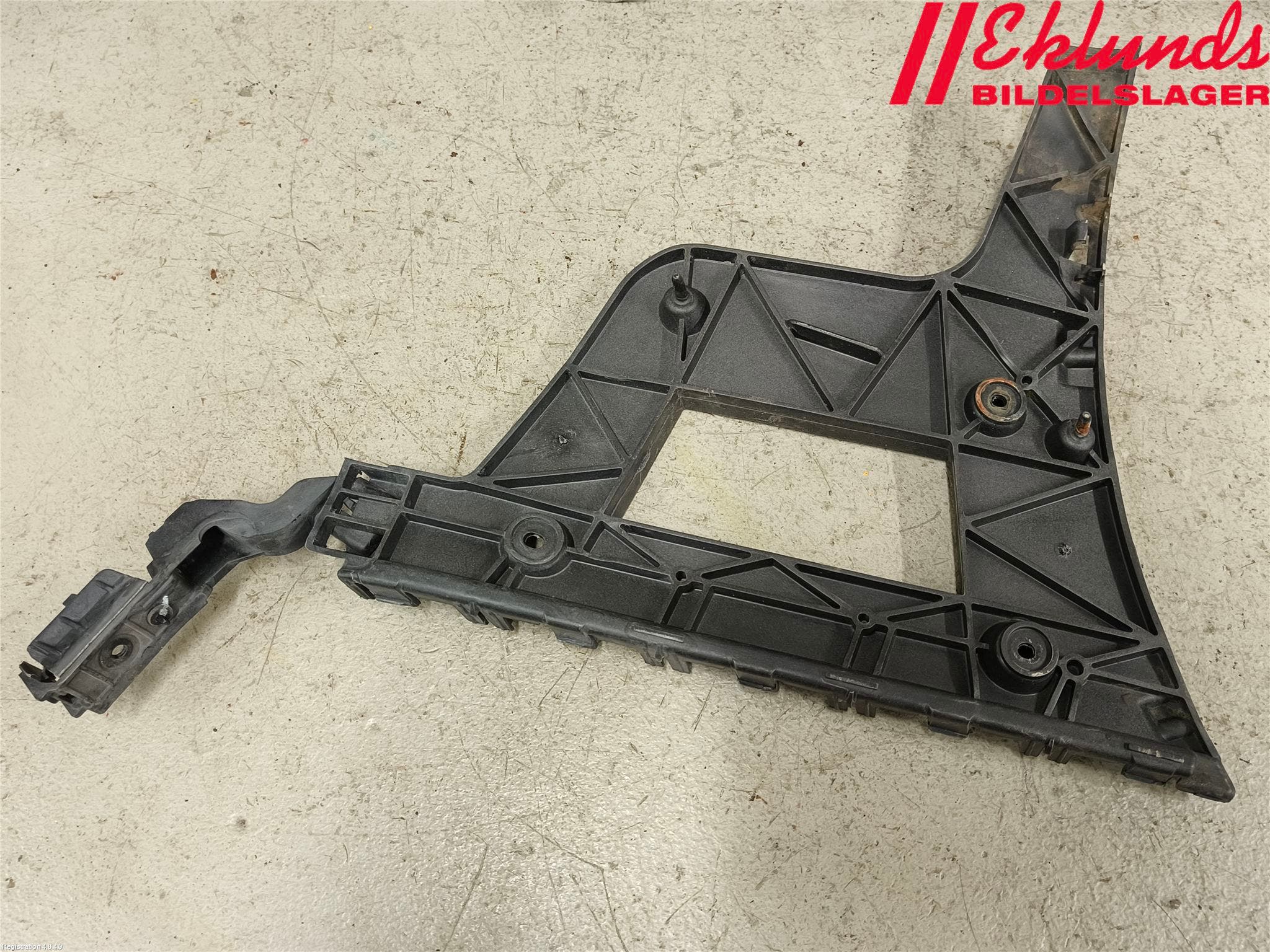 Audi A4/S4 08-11 Stötfångarfäste Bak Hö