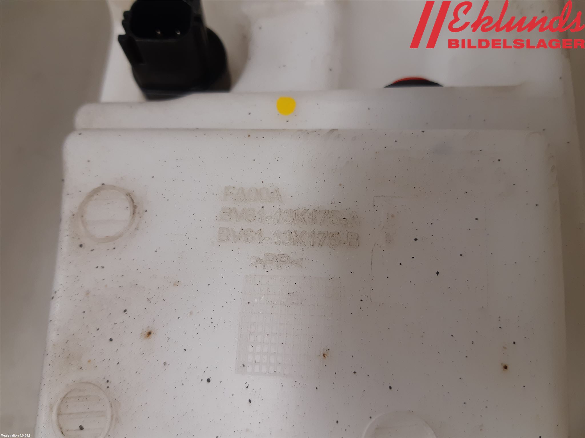 Ford FOCUS 11-14 Spolartank Vindruta-Strål