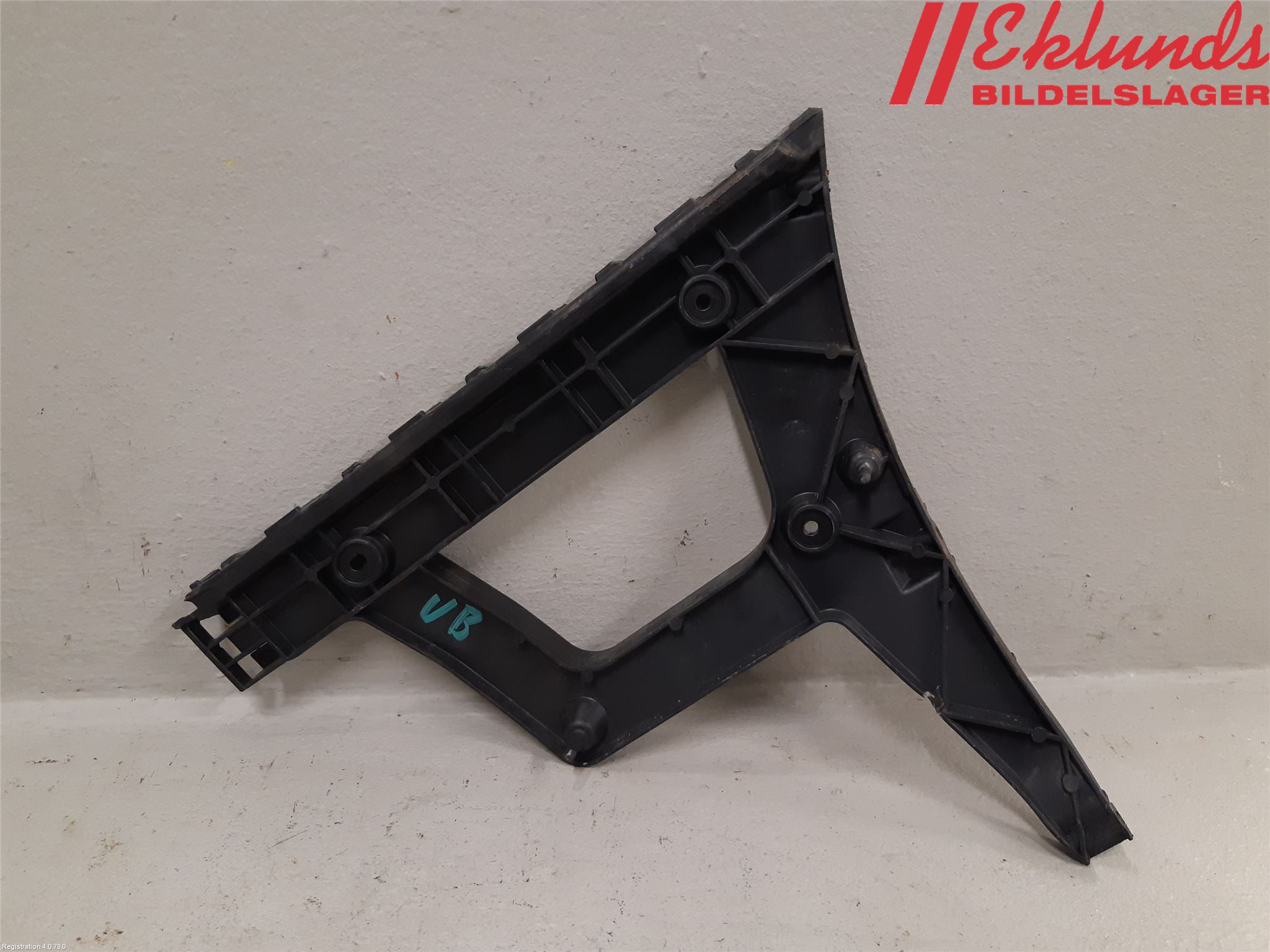 Audi A4 12-15 Stötfångarfäste Bak Vä