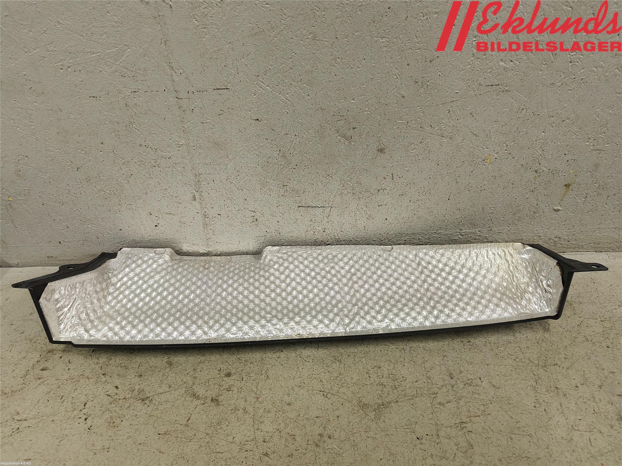 BMW X1 F48 15-22 Torpedplåt-Torpedplast