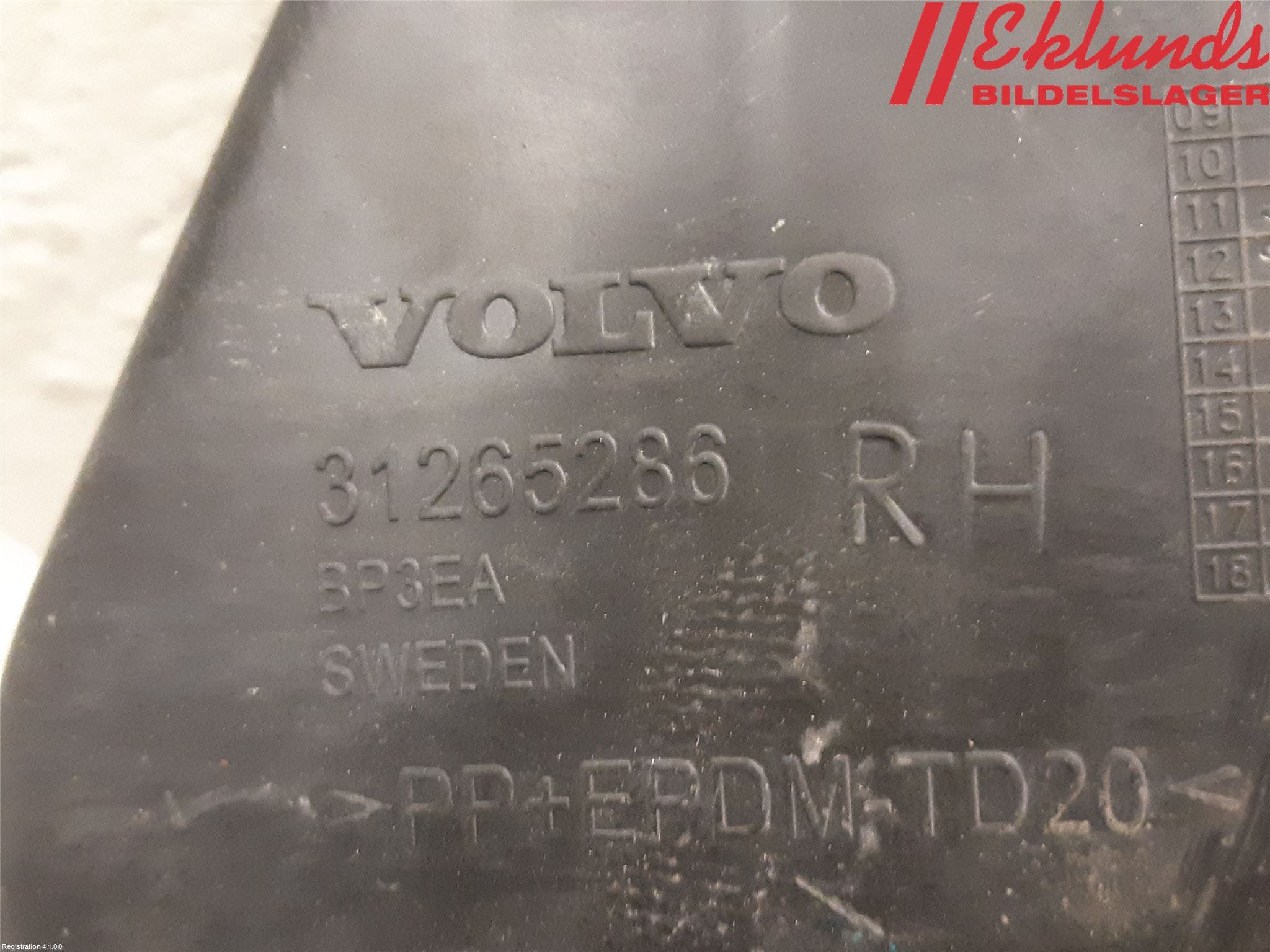 Volvo V60 11-13 Stötfångarfäste Bak Hö