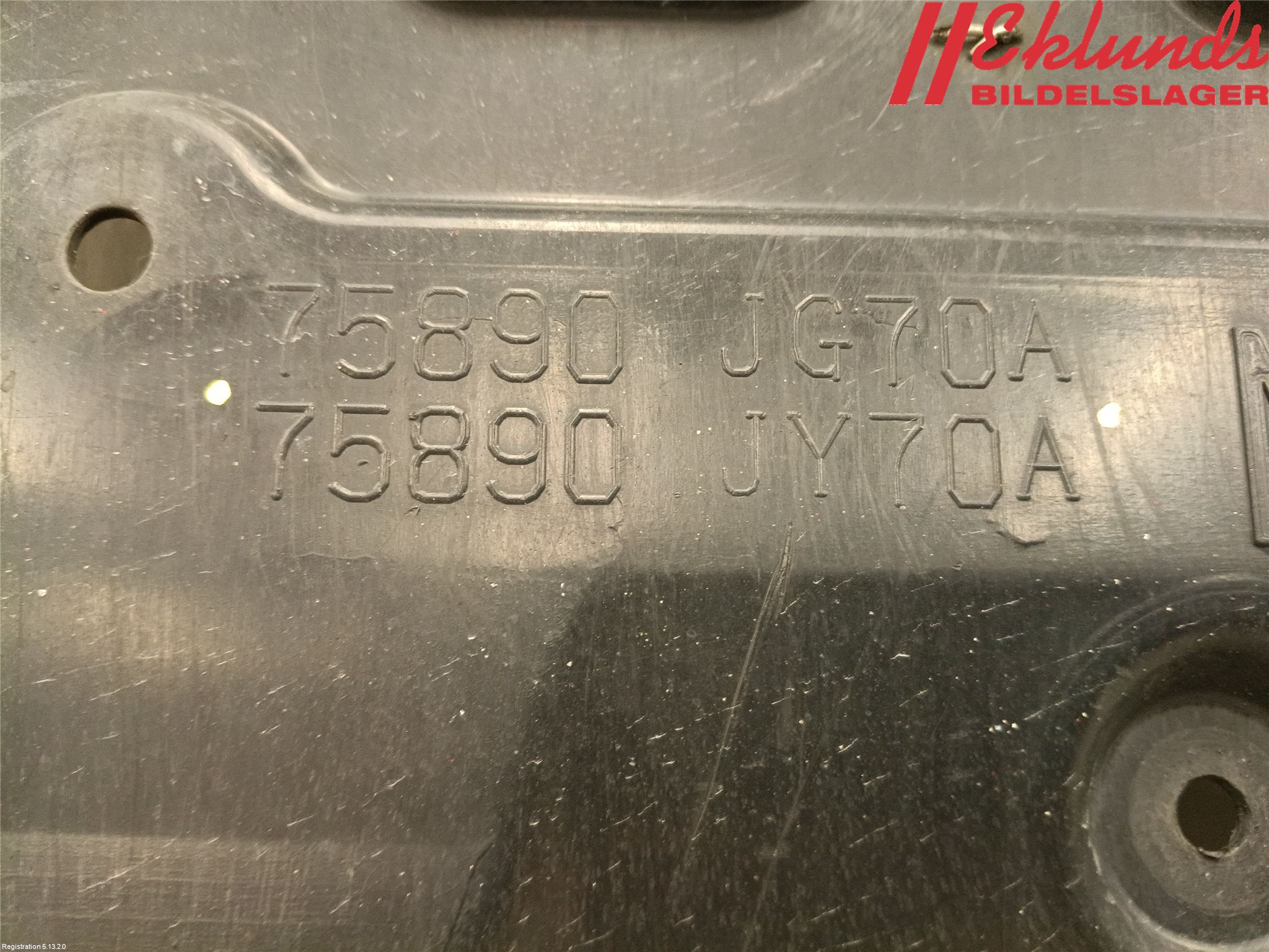Nissan X-TRAIL 08-14 Hasplåt Plåt-Plast