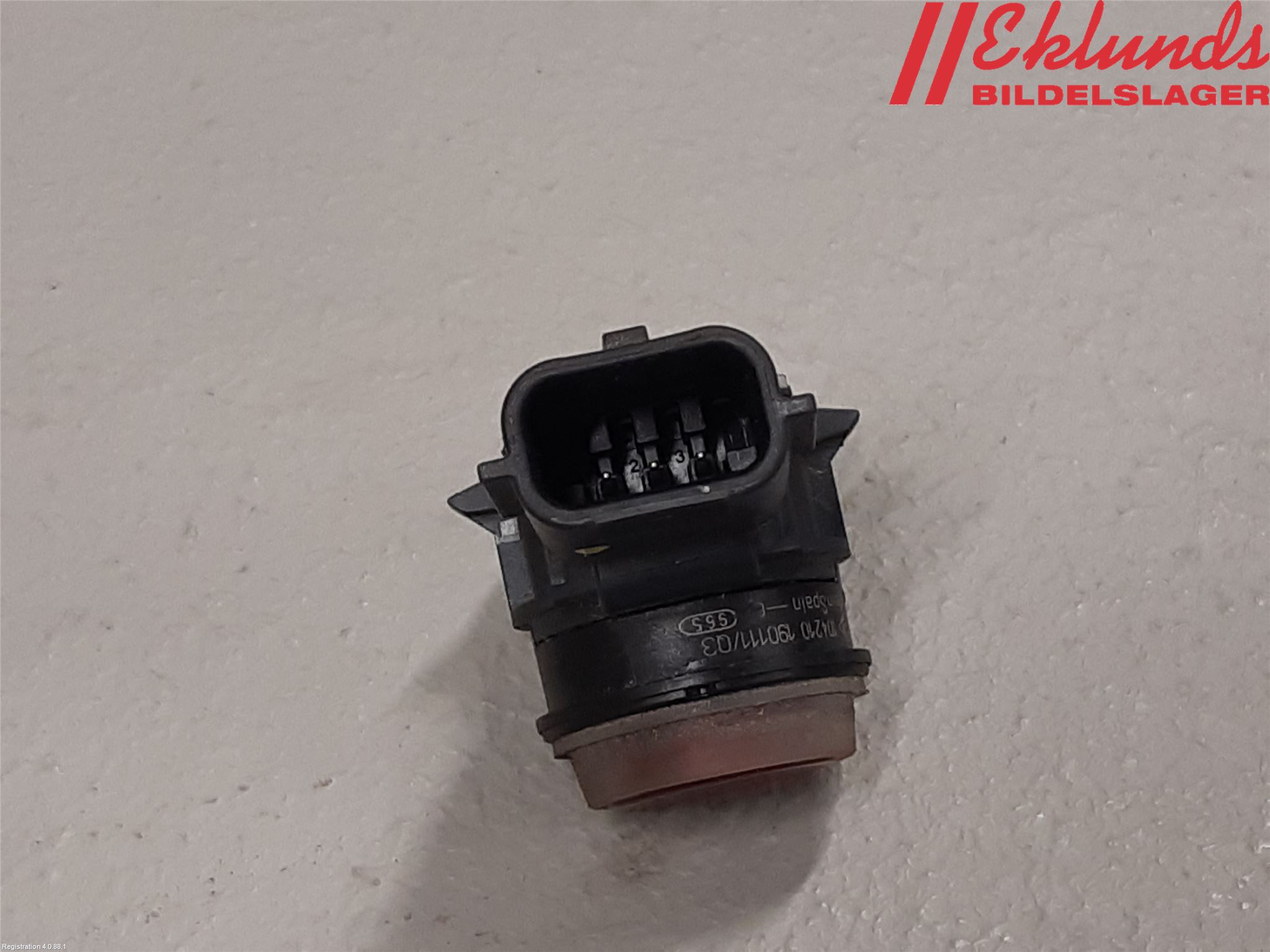 Dacia DUSTER 18-24 Parkeringshjälp Frontsensor