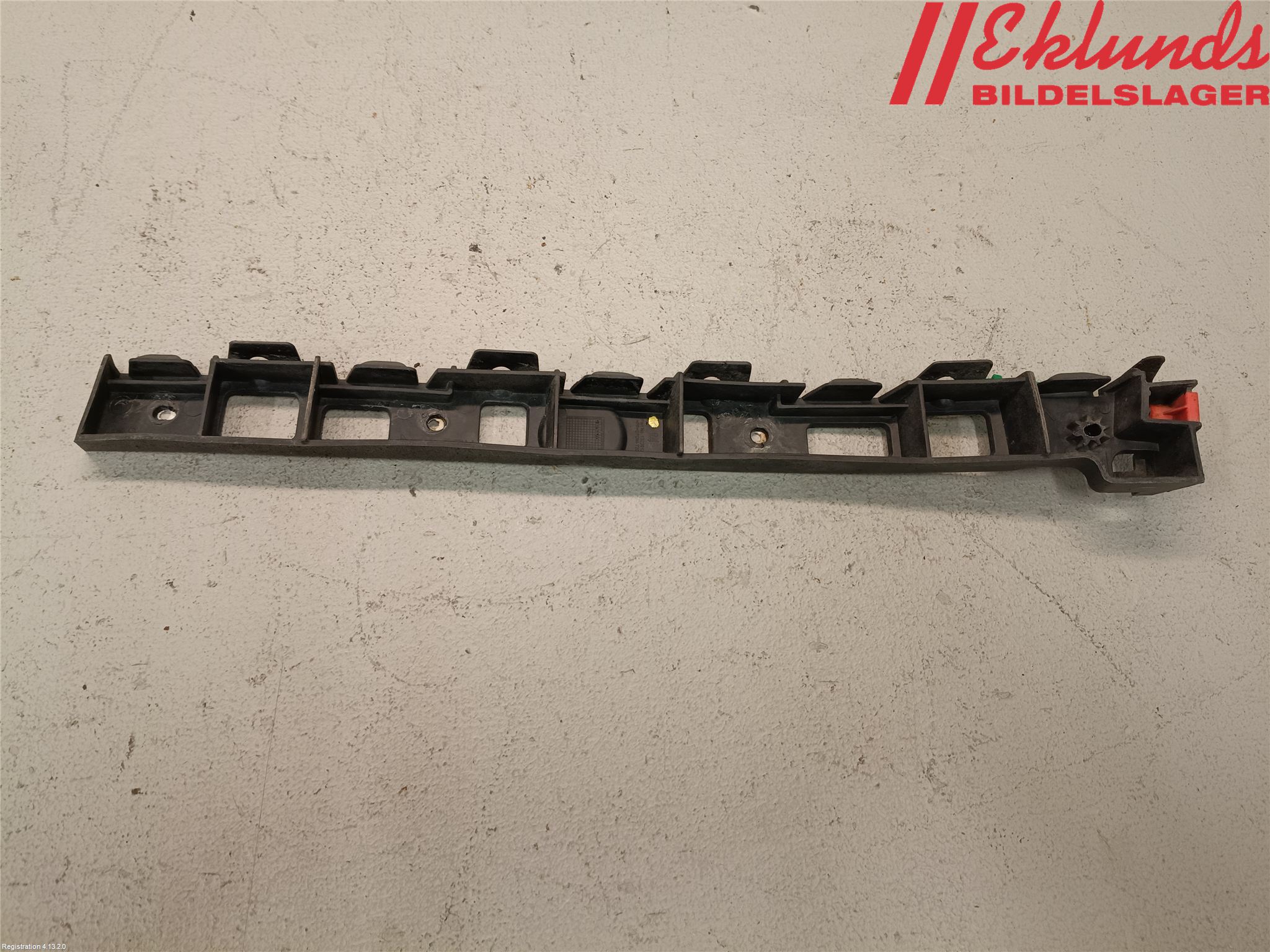 Opel INSIGNIA 09-16 Stötfångarfäste Bak Hö