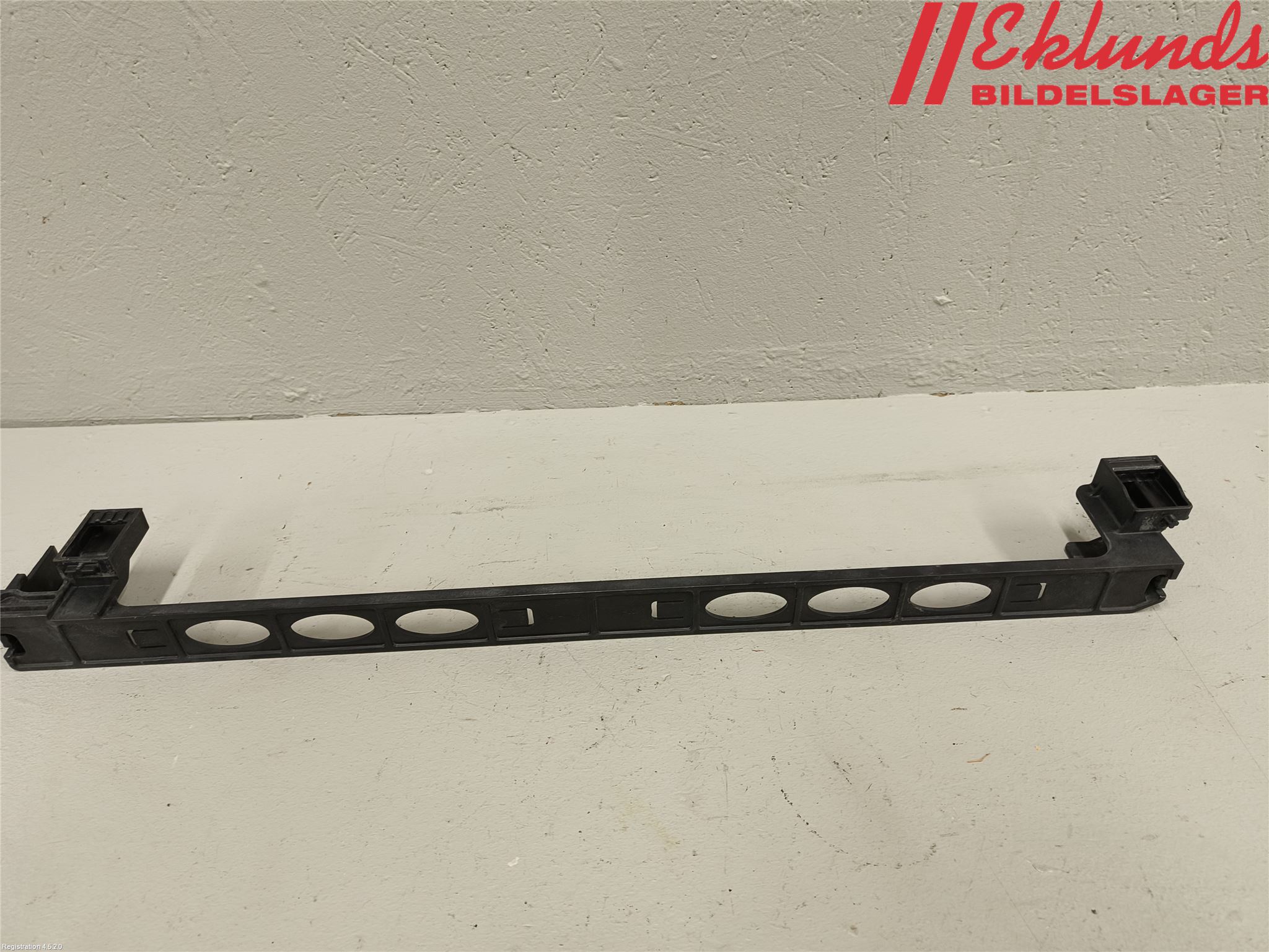 Ford FOCUS 15-18 Kylarfäste-Ram-Balk