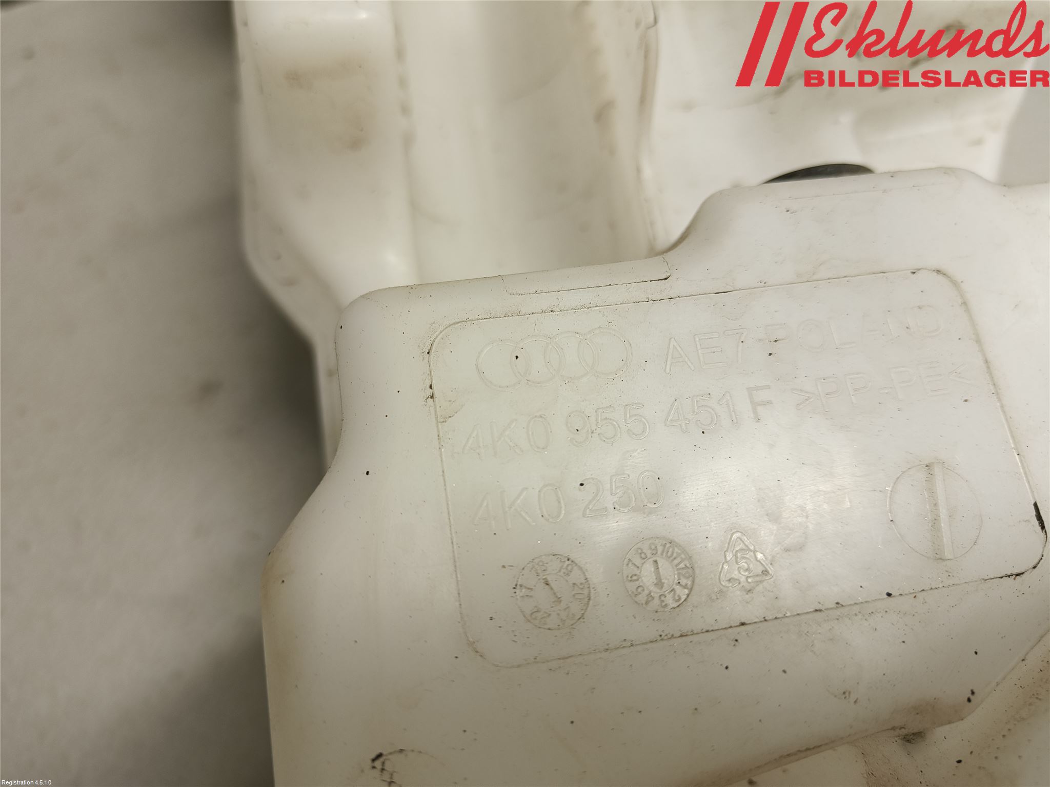 Audi A6 F2/C8 19- Spolartank Vindruta-Strål
