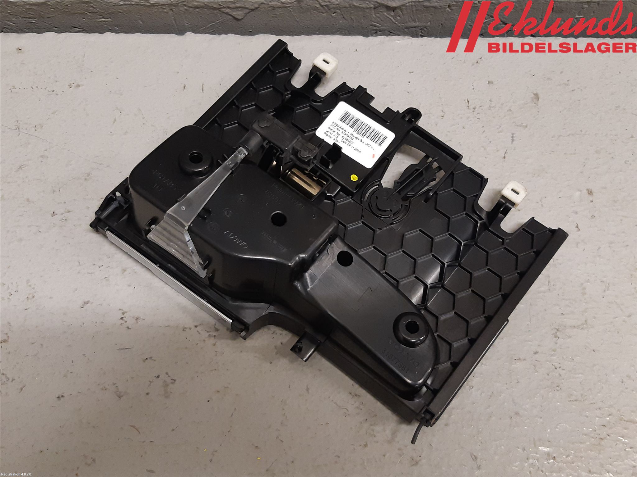 Volvo XC90/RECHARGE 16- Instrumentbräda Förvaringsfack