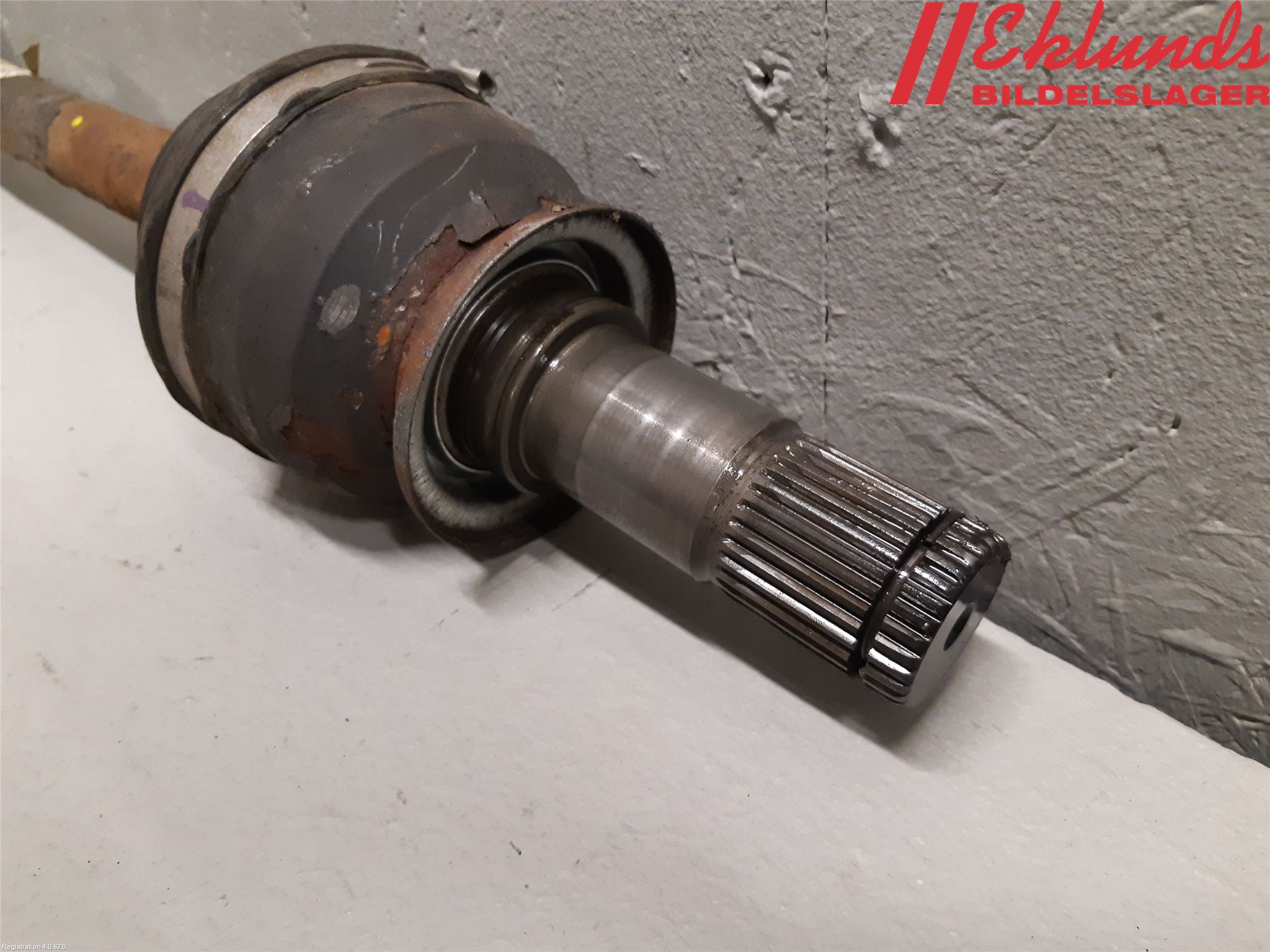Jaguar XE (X760) 15-24 Drivaxel Bak Vänster