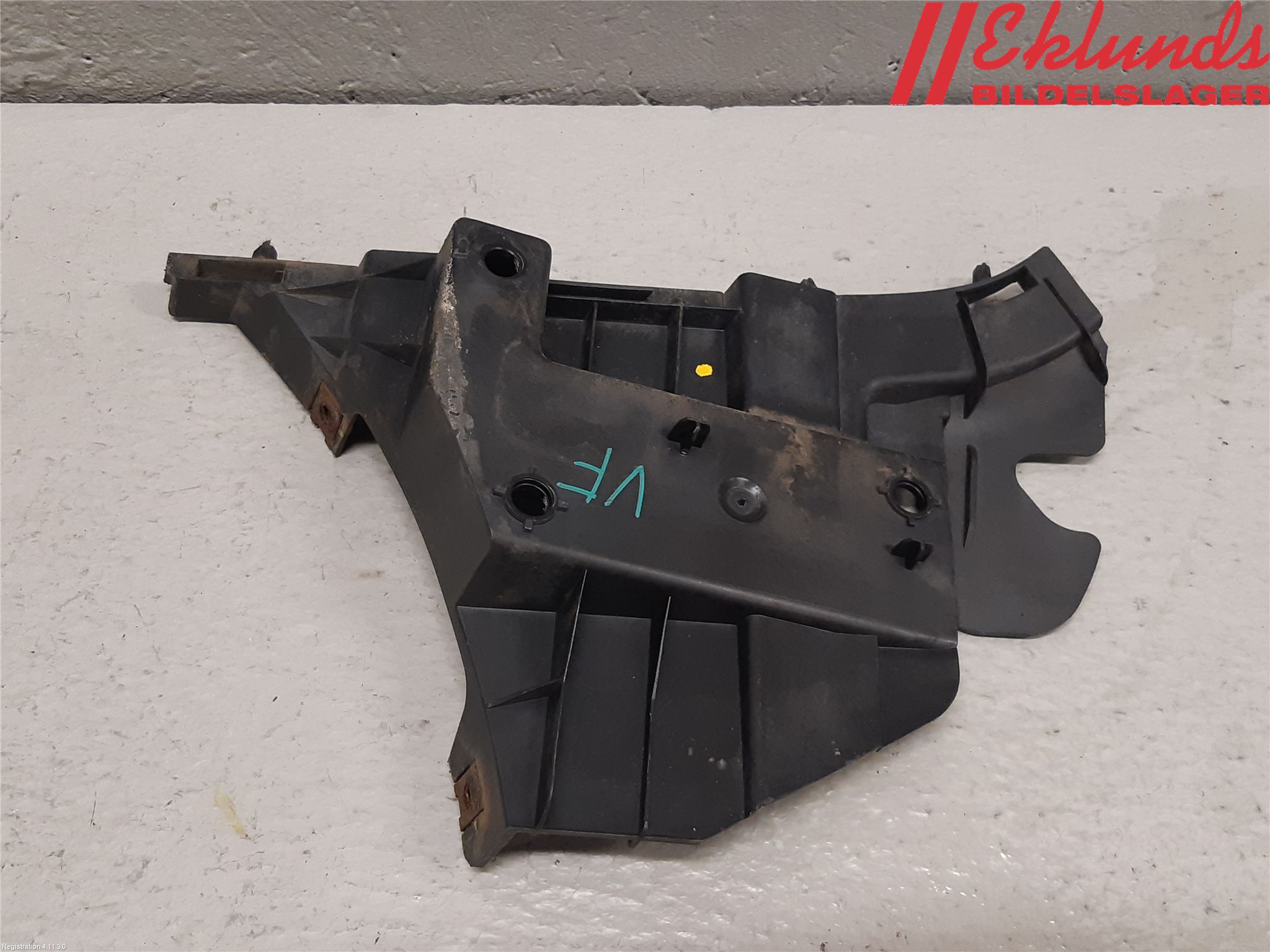 Volvo V70 08-13 Stötfångarfäste Fram Vä
