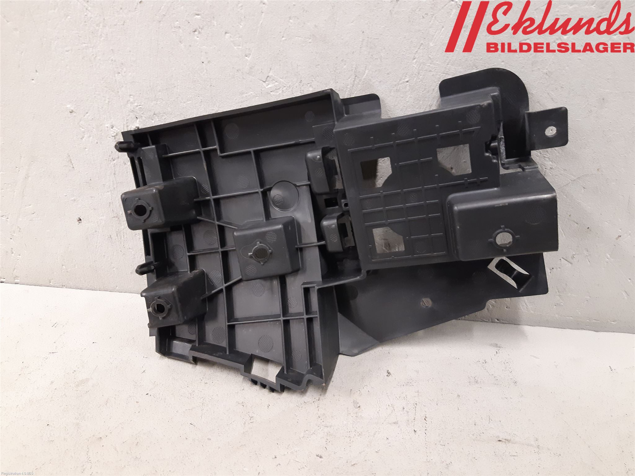 Volvo V60 11-13 Stötfångarfäste Bak Vä