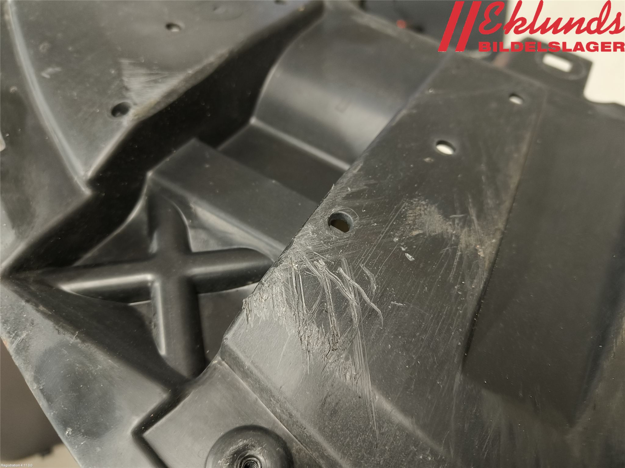 Volvo V60 19- Hasplåt Plåt-Plast