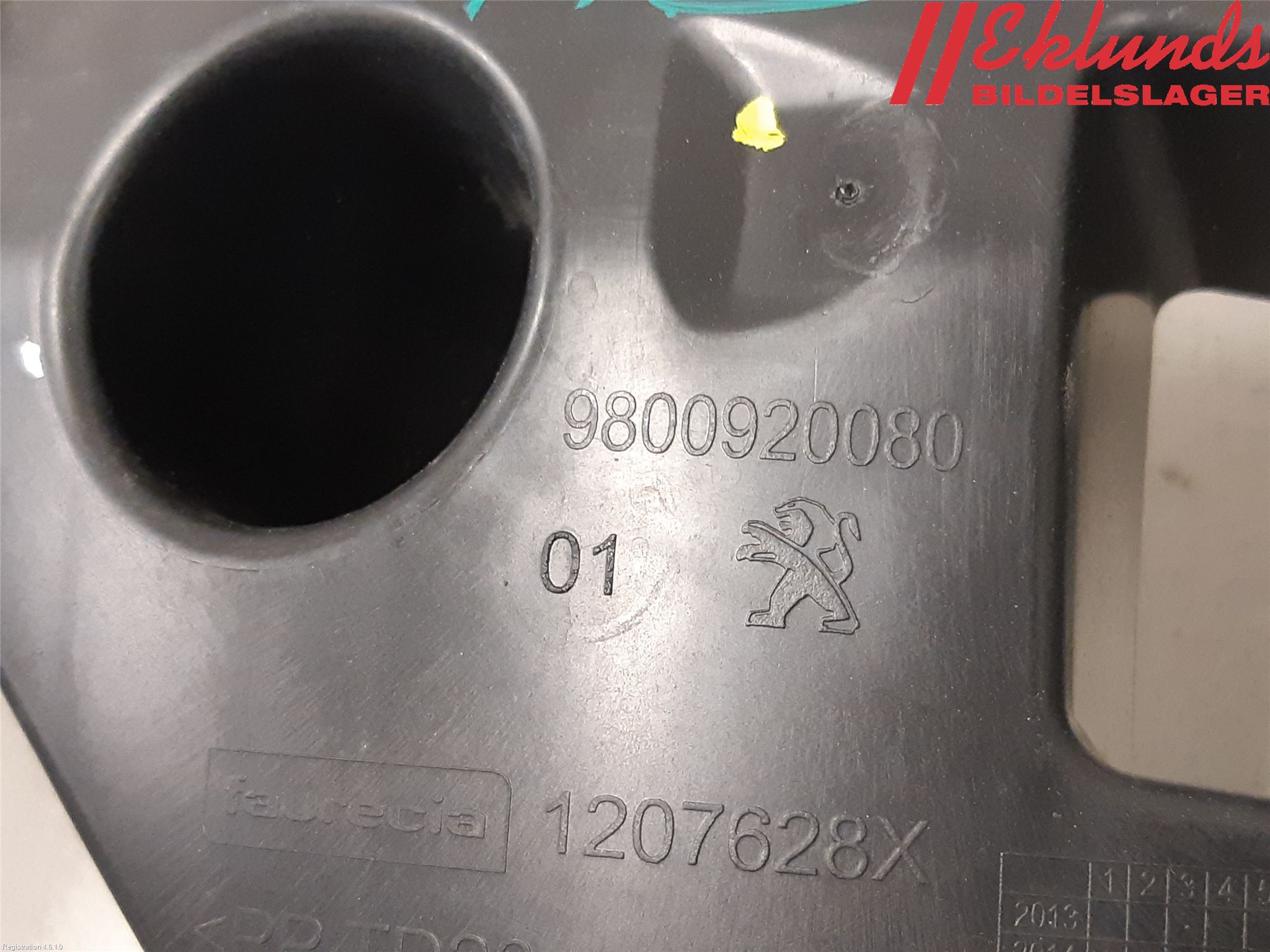 Peugeot 308 14-21 Stötfångarfäste Bak Hö