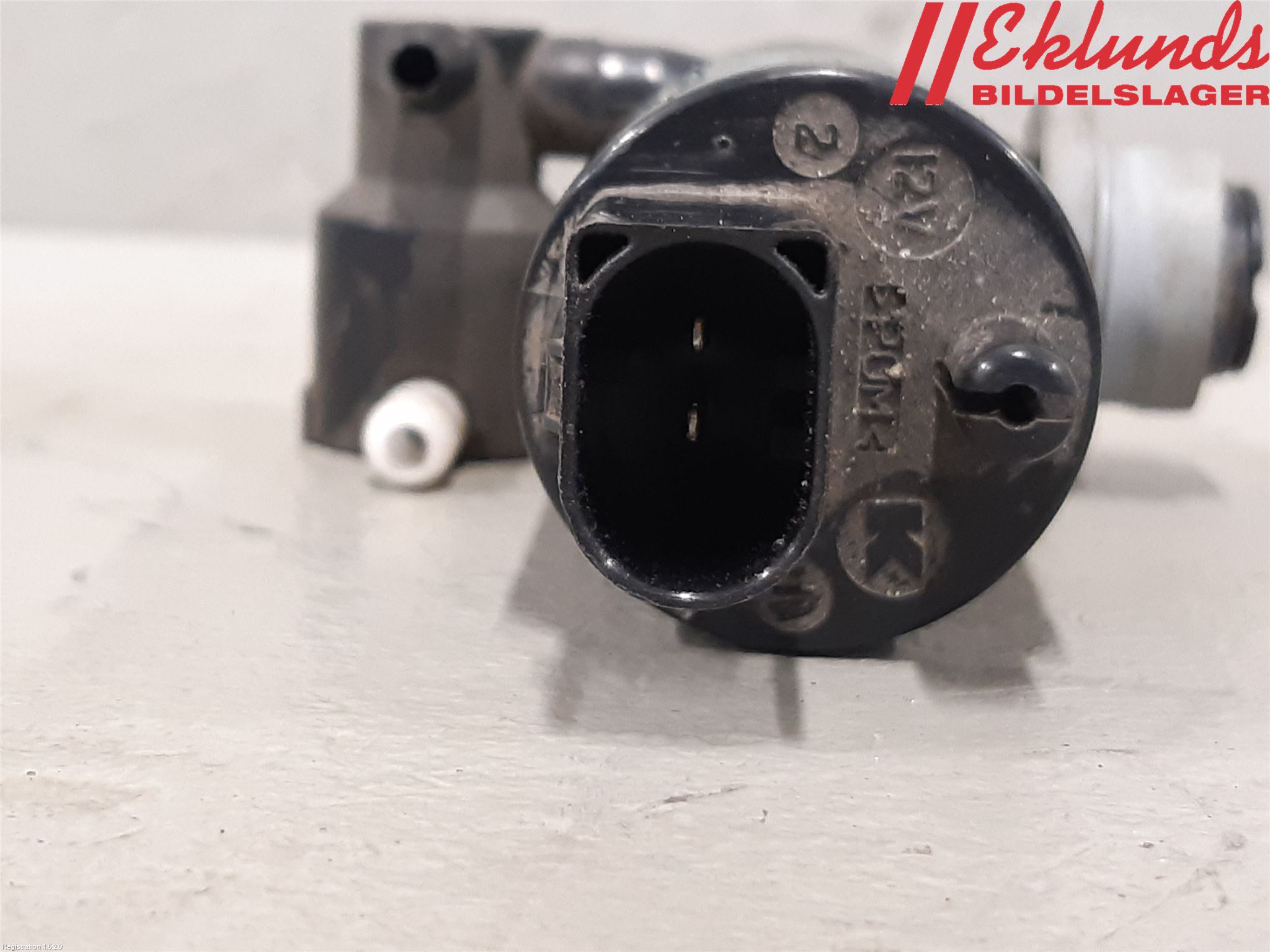 Volvo V90 17->> Spolarpump Vindruta