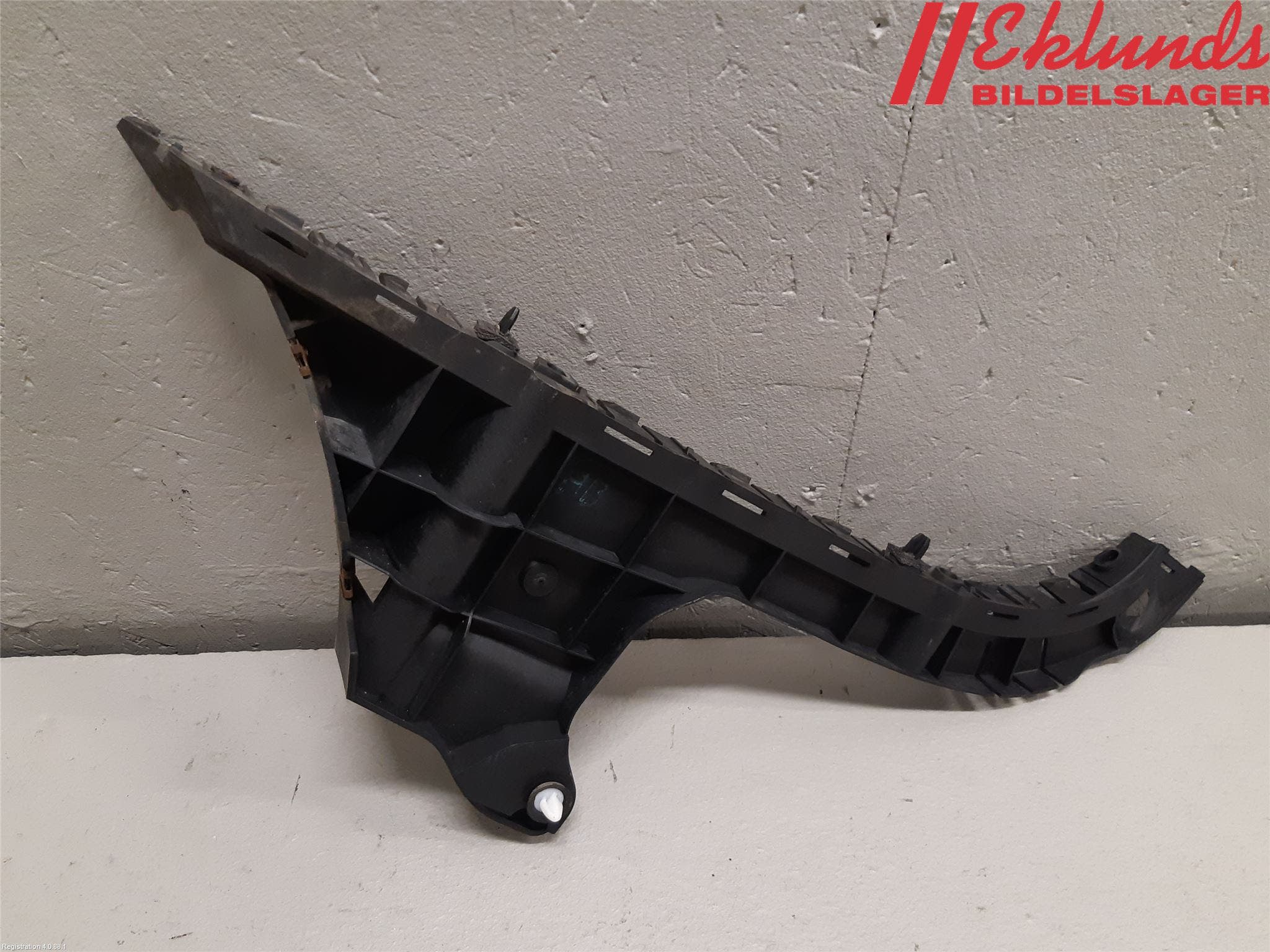 Volvo V70 08-13 Stötfångarfäste Bak Hö