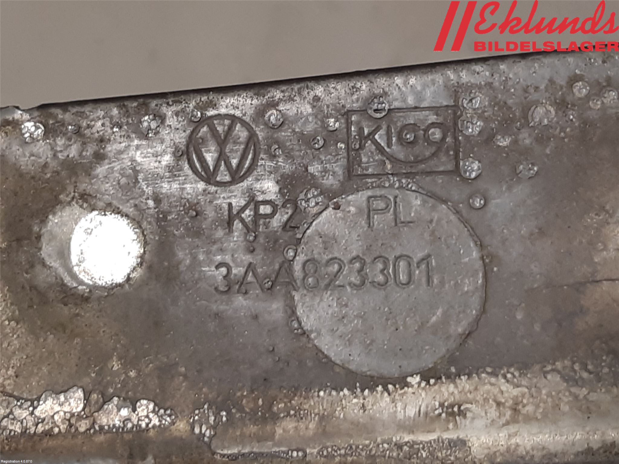 Volkswagen VW PASSAT 11-14 Huvgångjärn