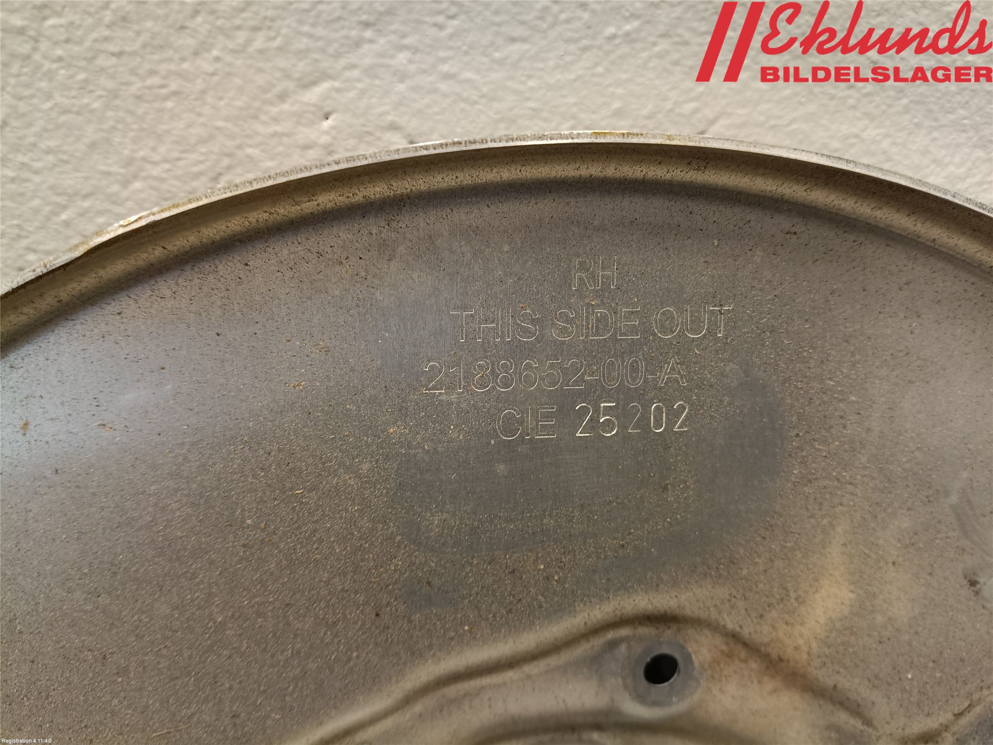 Tesla MODEL Y 21- Bromssköld Fram