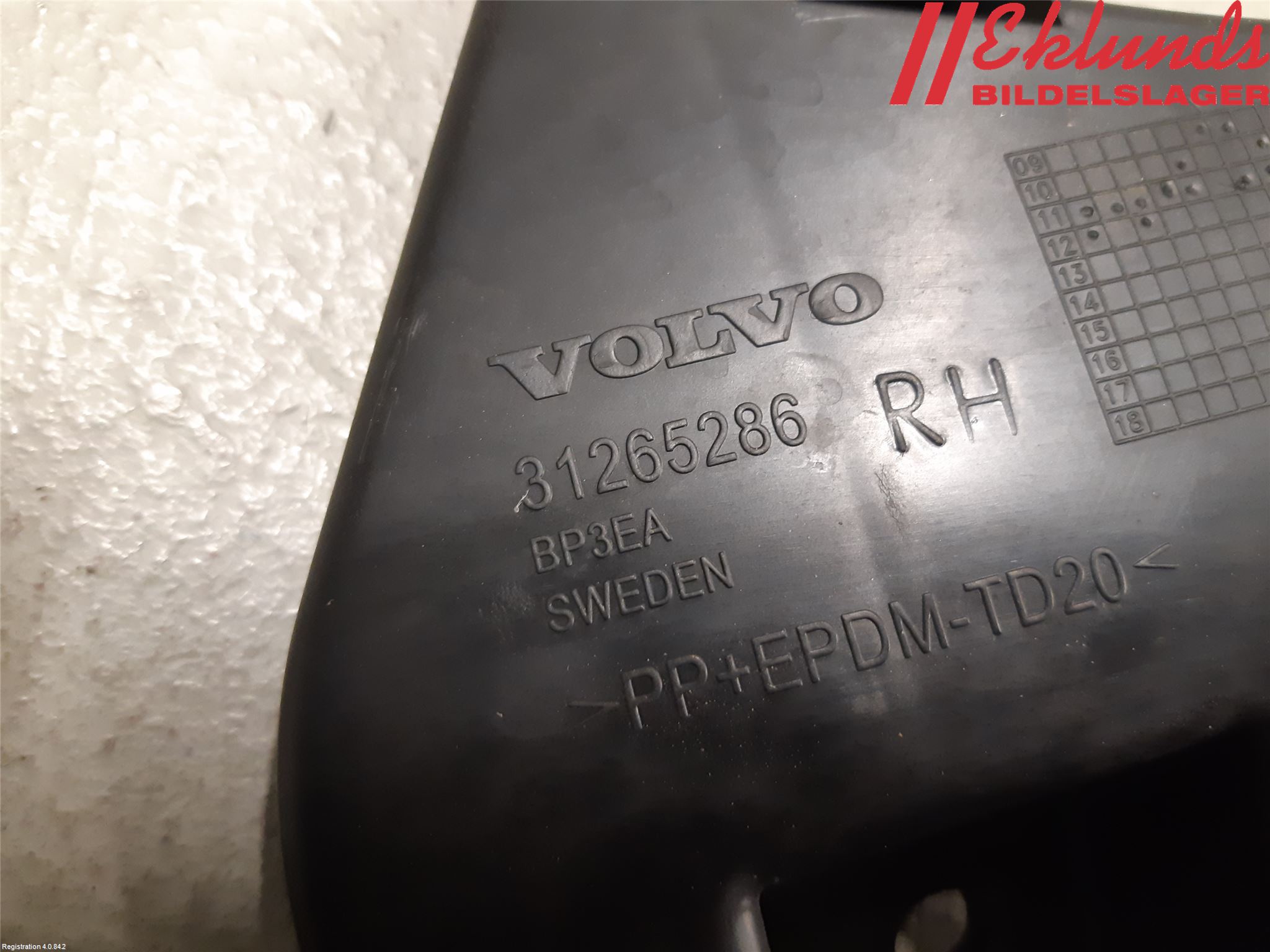 Volvo V60 11-13 Stötfångarfäste Bak Hö