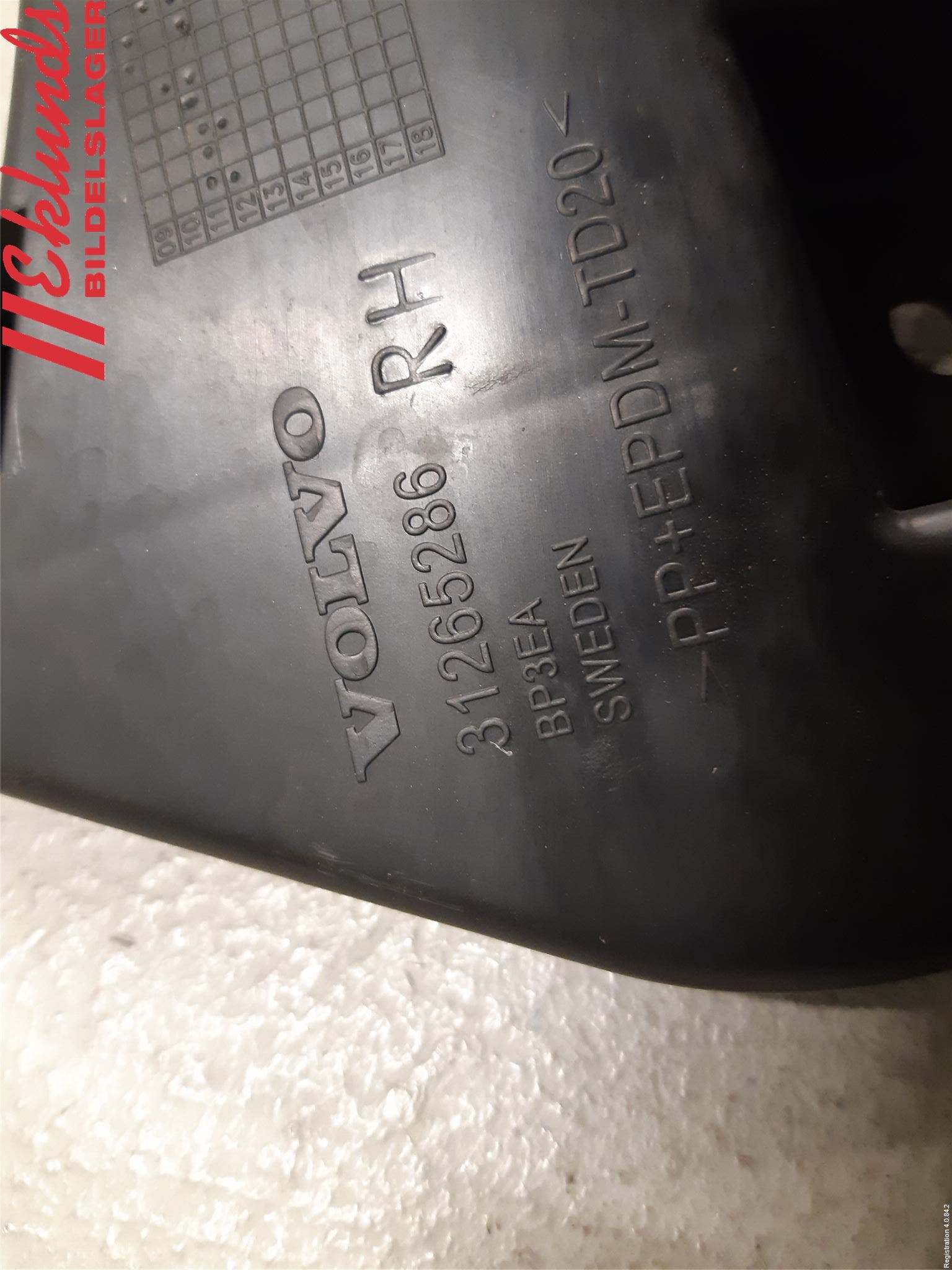 Volvo V60 11-13 Stötfångarfäste Bak Hö