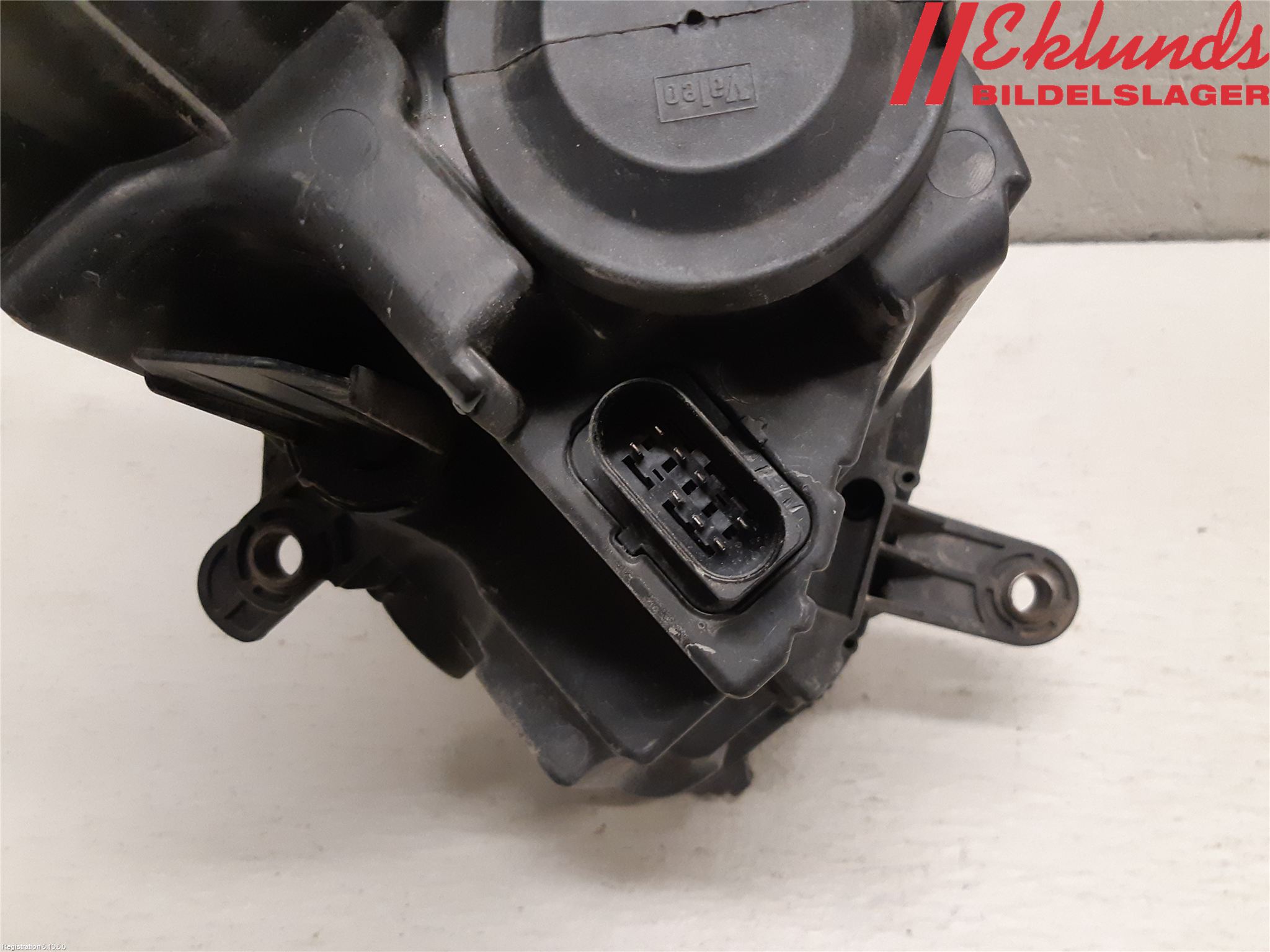 Volkswagen VW PASSAT 11-14 Strålkastare Vänster