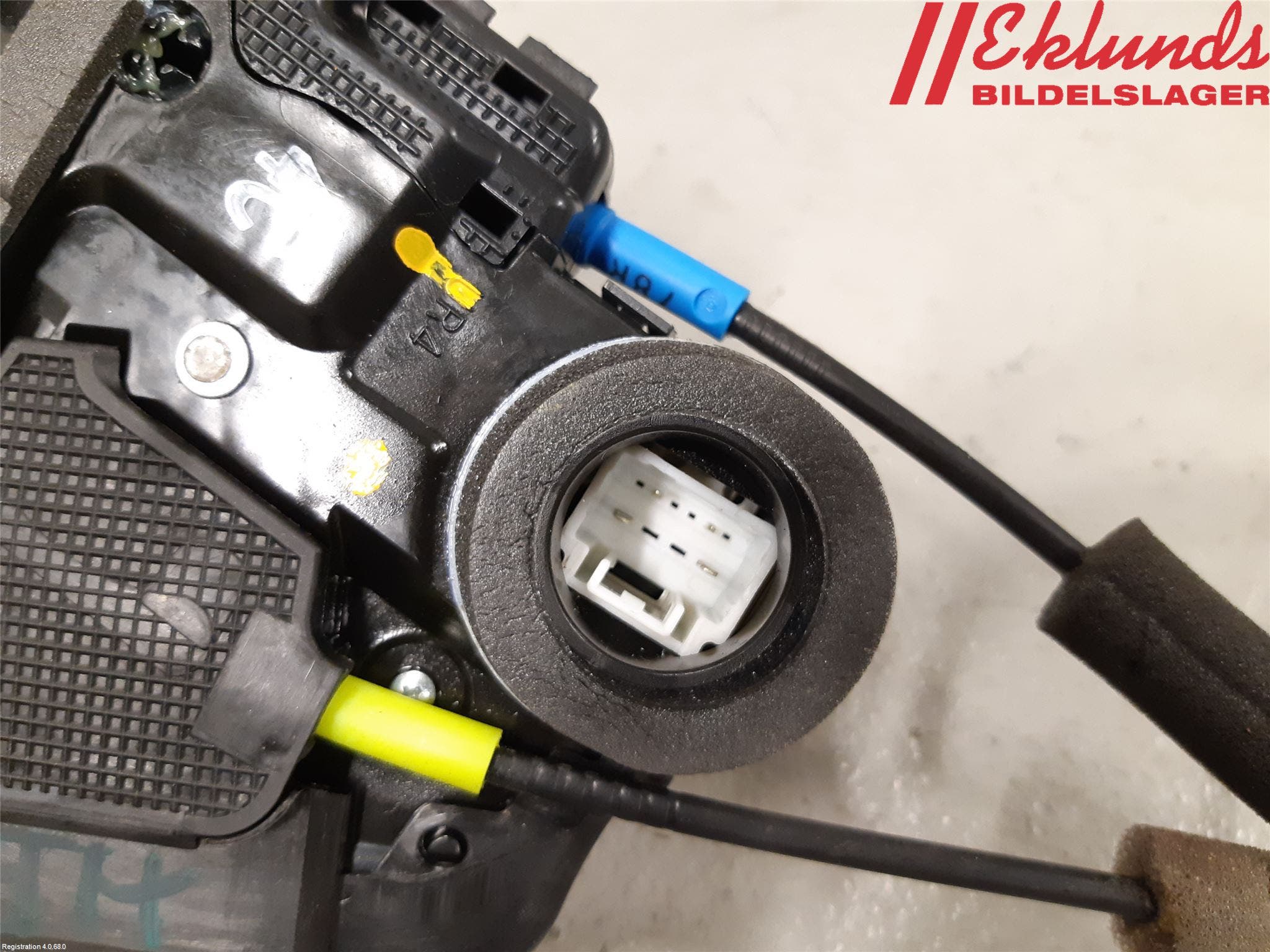 Toyota AVENSIS 16-18 Låskista-Dörrlås