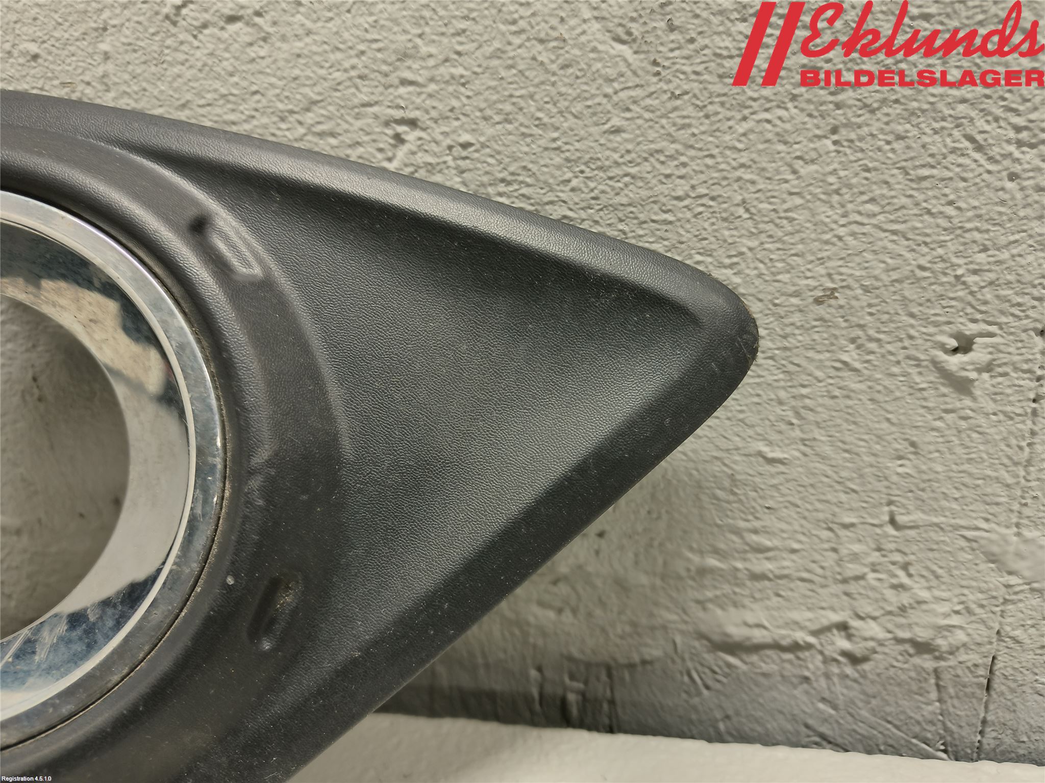 Toyota HILUX 16- Dimljussarg Fram