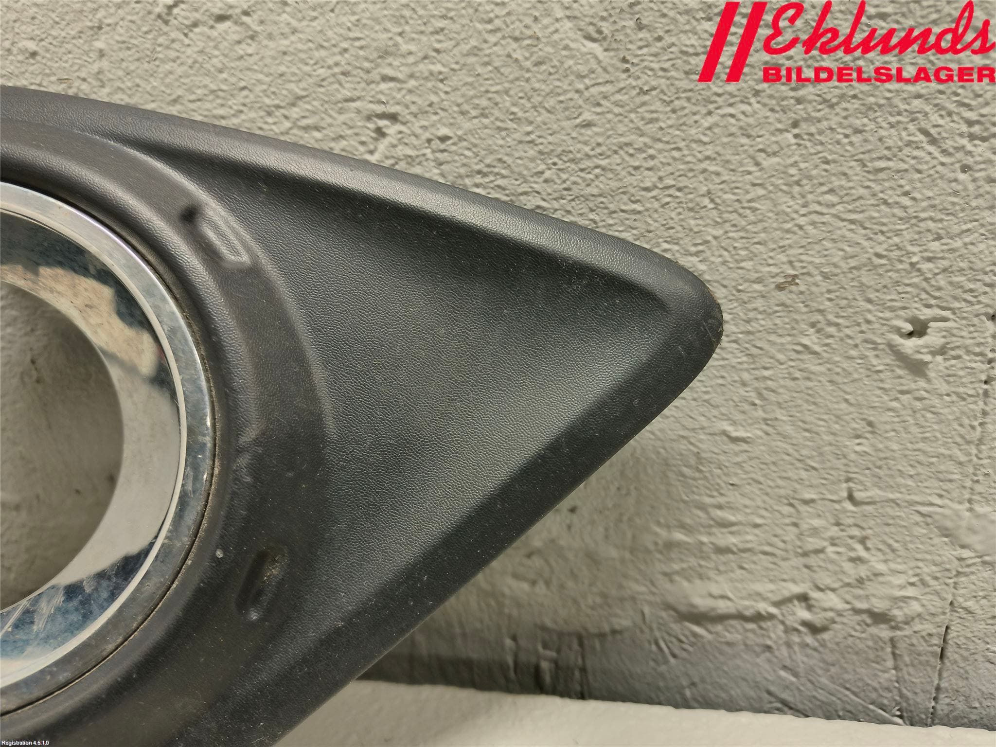 Toyota HILUX 16- Dimljussarg Fram